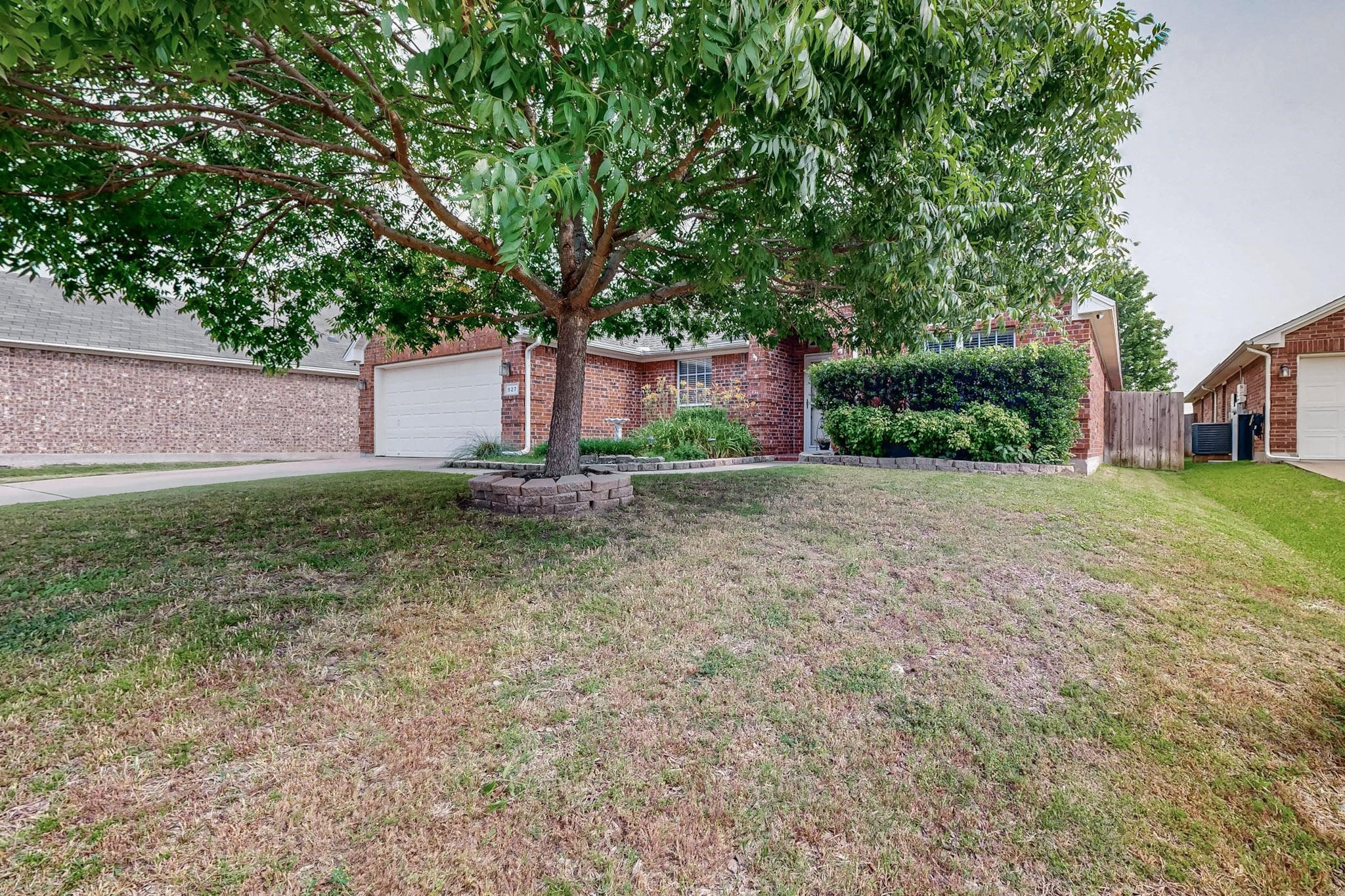 927 Parish Court