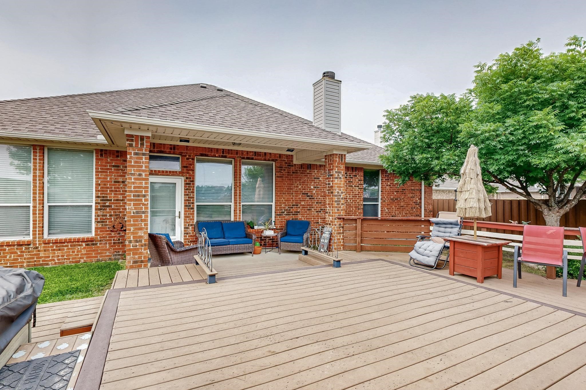 927 Parish Court