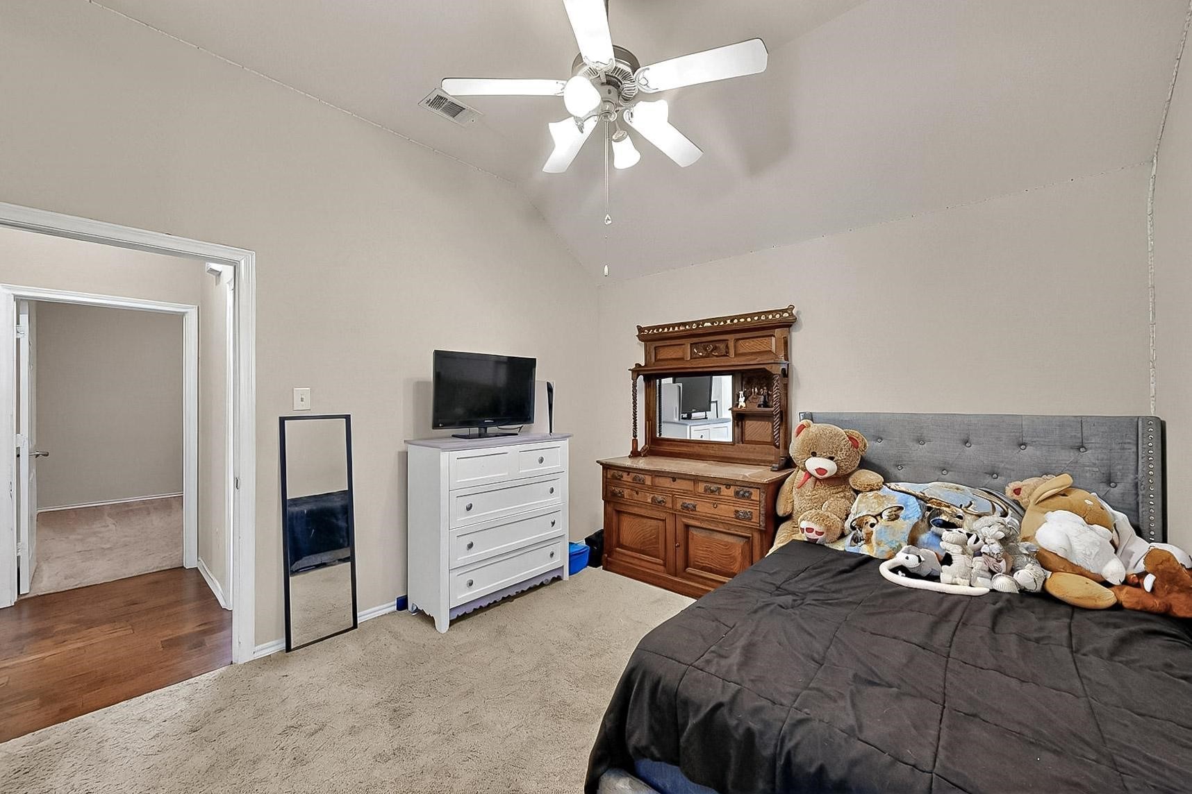 927 Parish Court