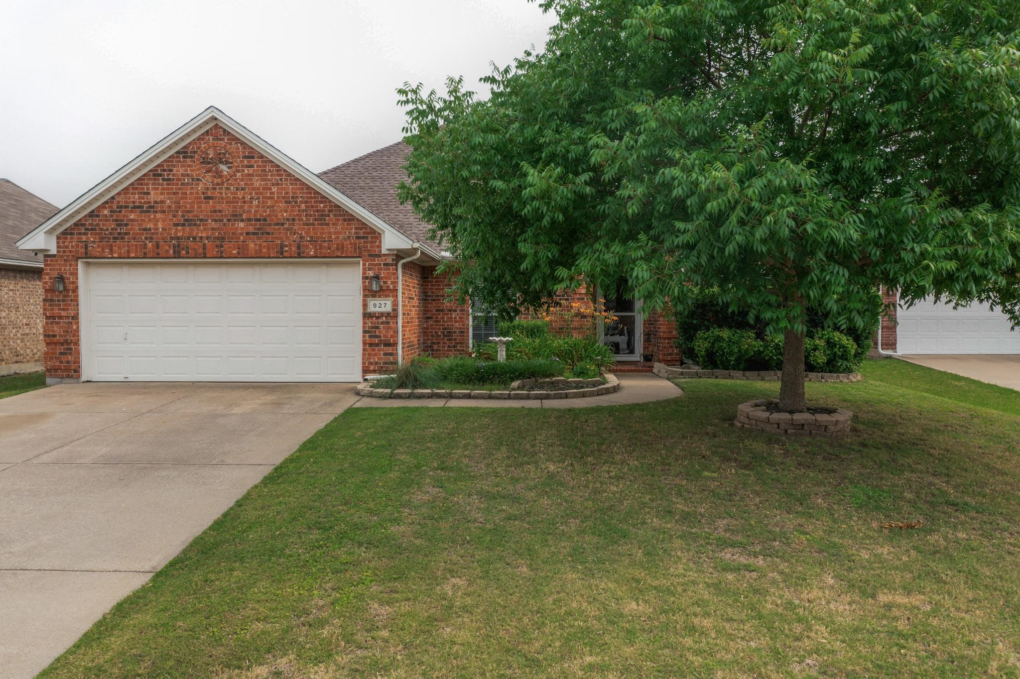 927 Parish Court
