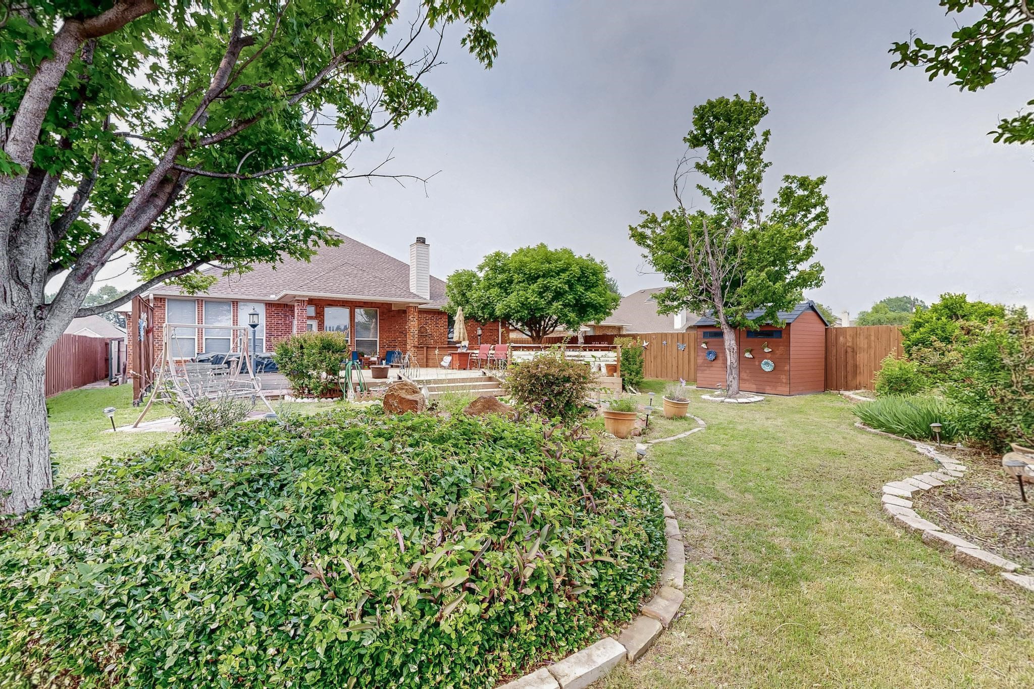 927 Parish Court