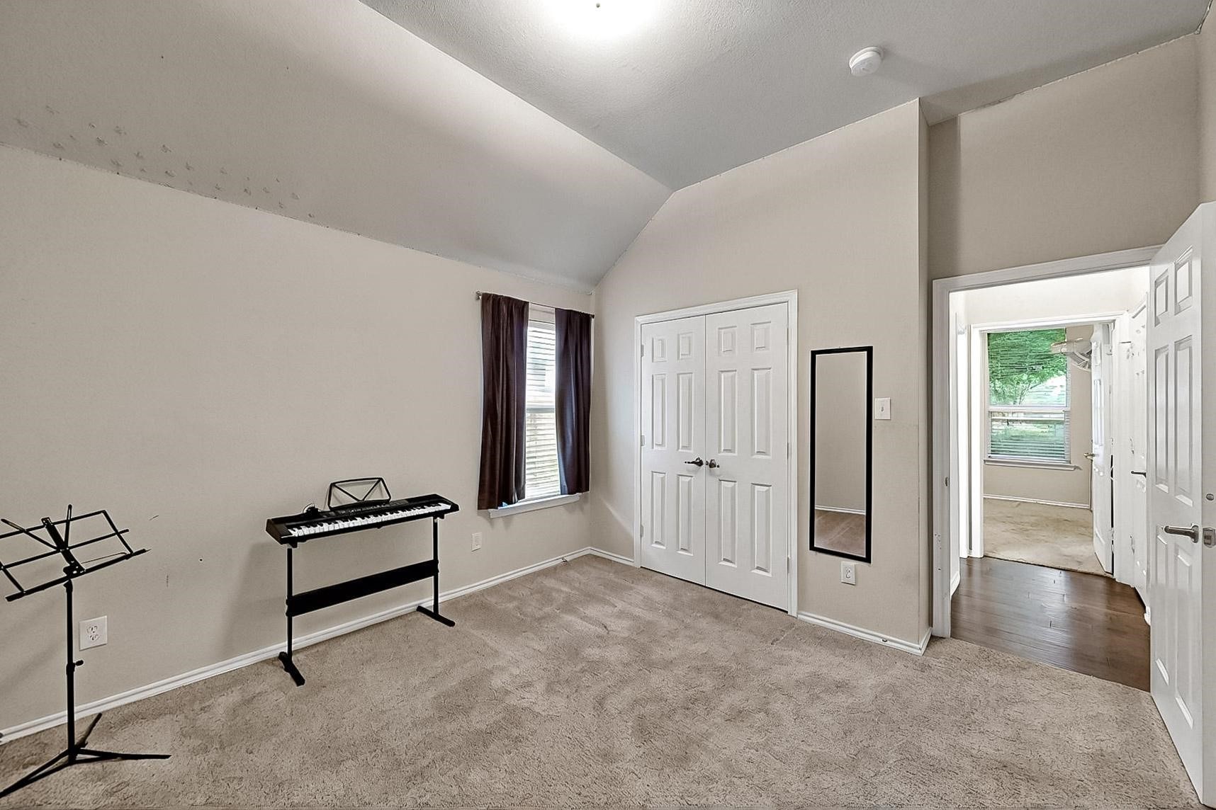 927 Parish Court
