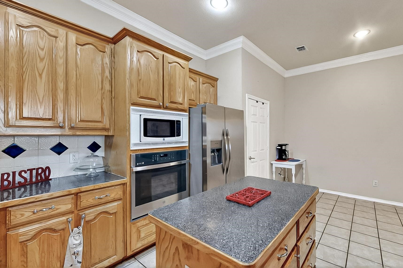 927 Parish Court
