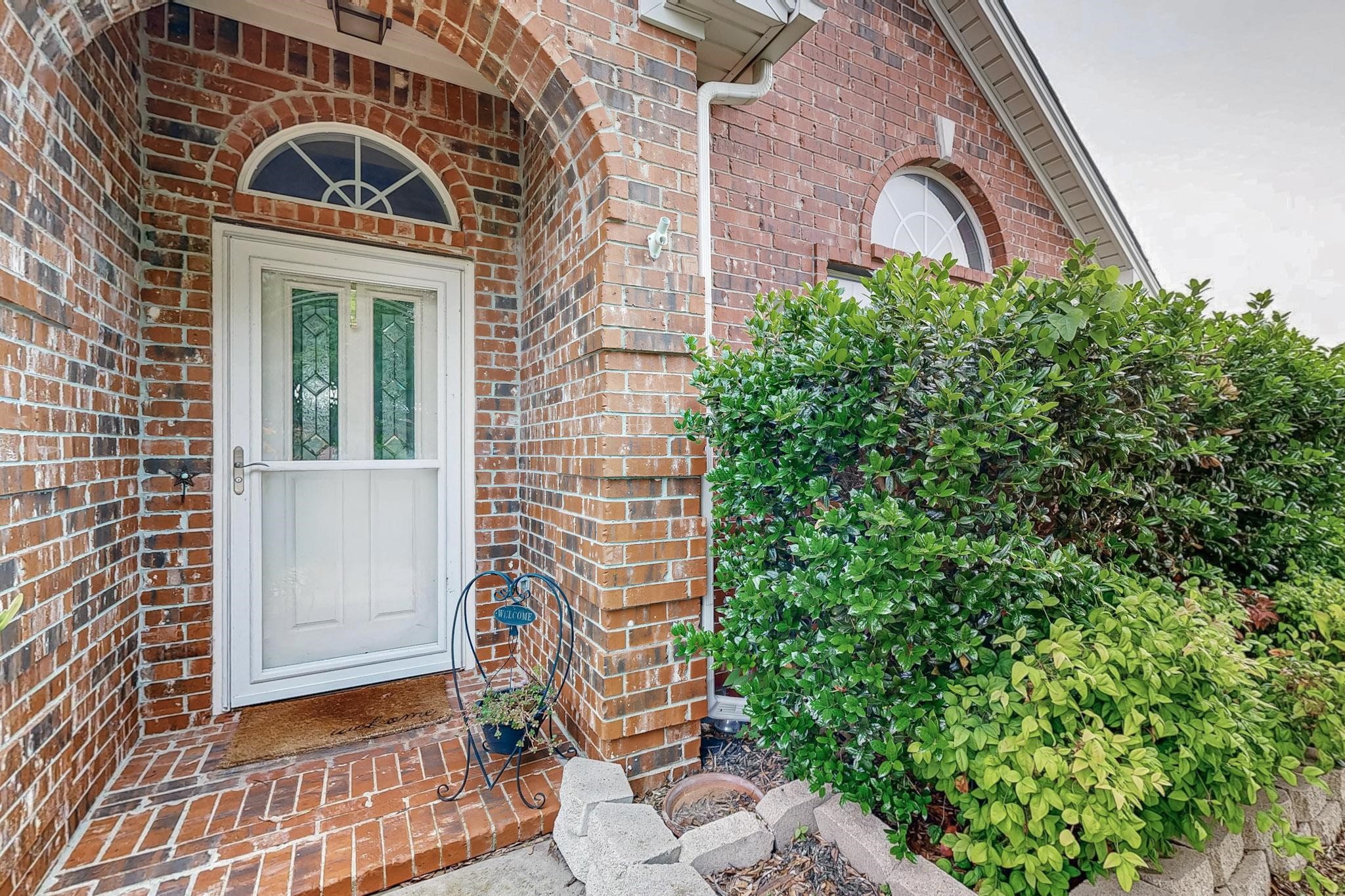 927 Parish Court