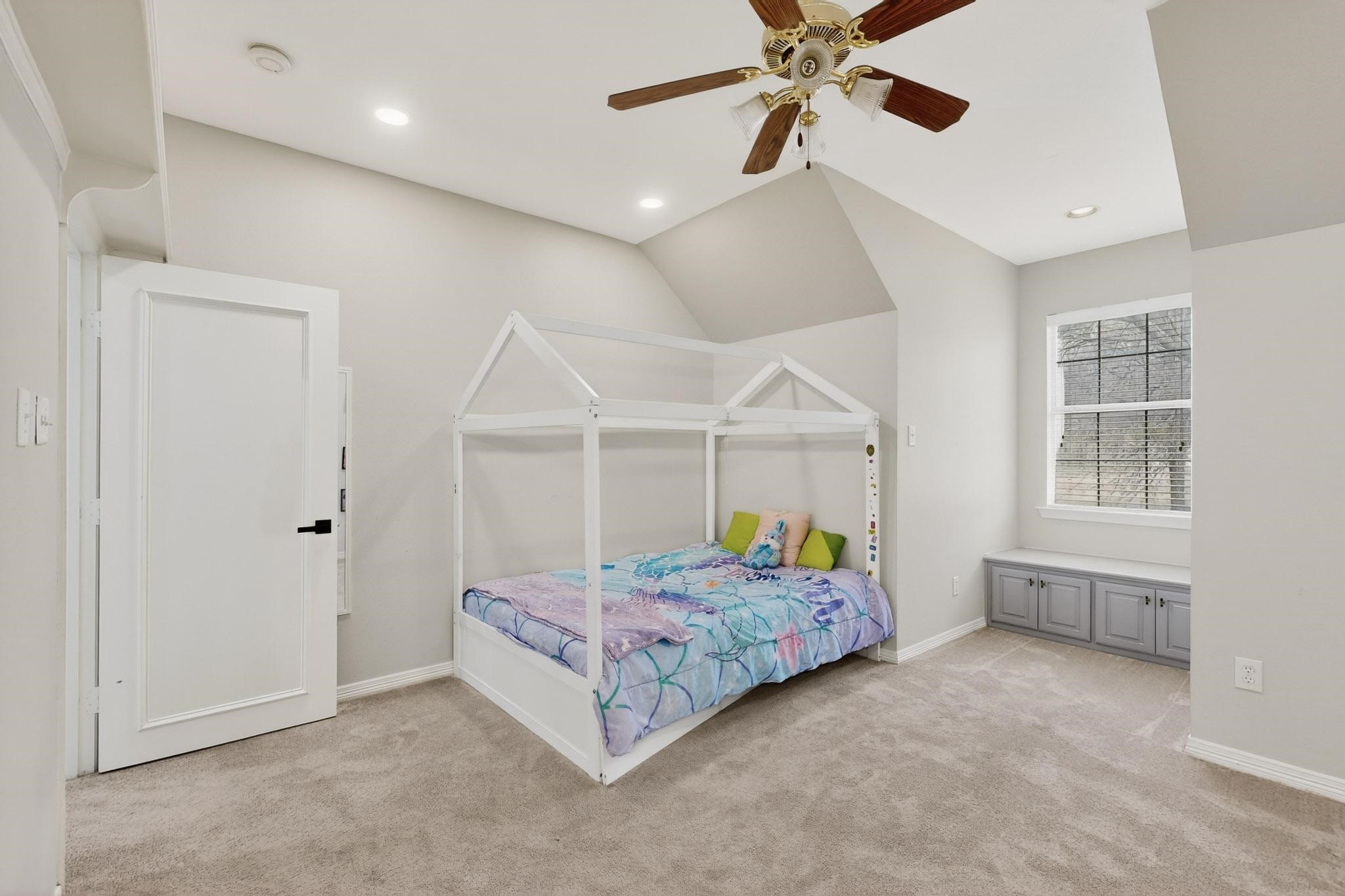 618 Oak Tree Cove