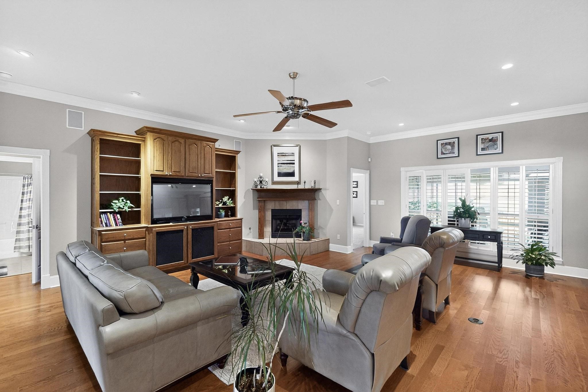 1115 Cresthaven Drive 13