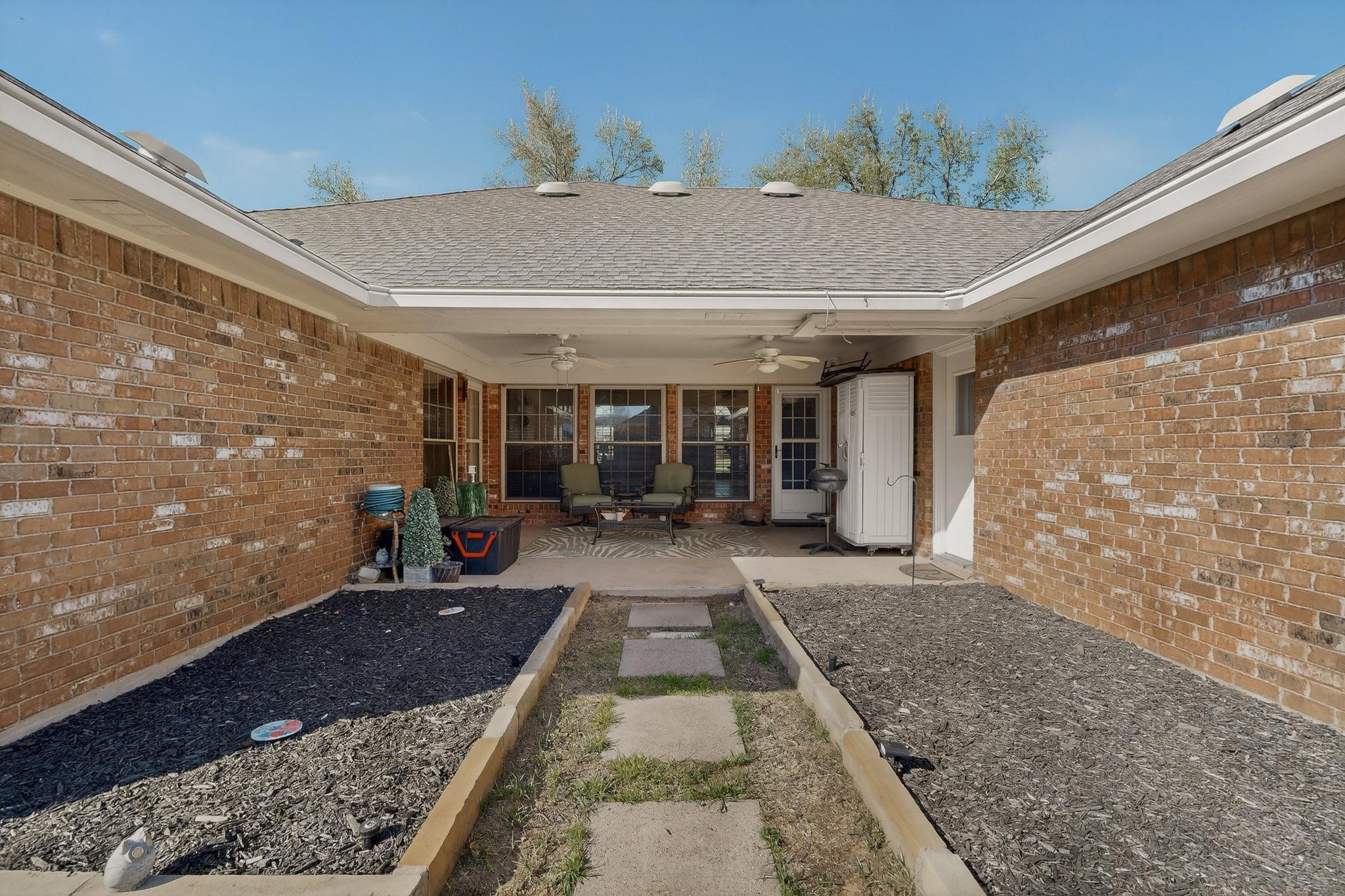 1110 Shady Oak Trail