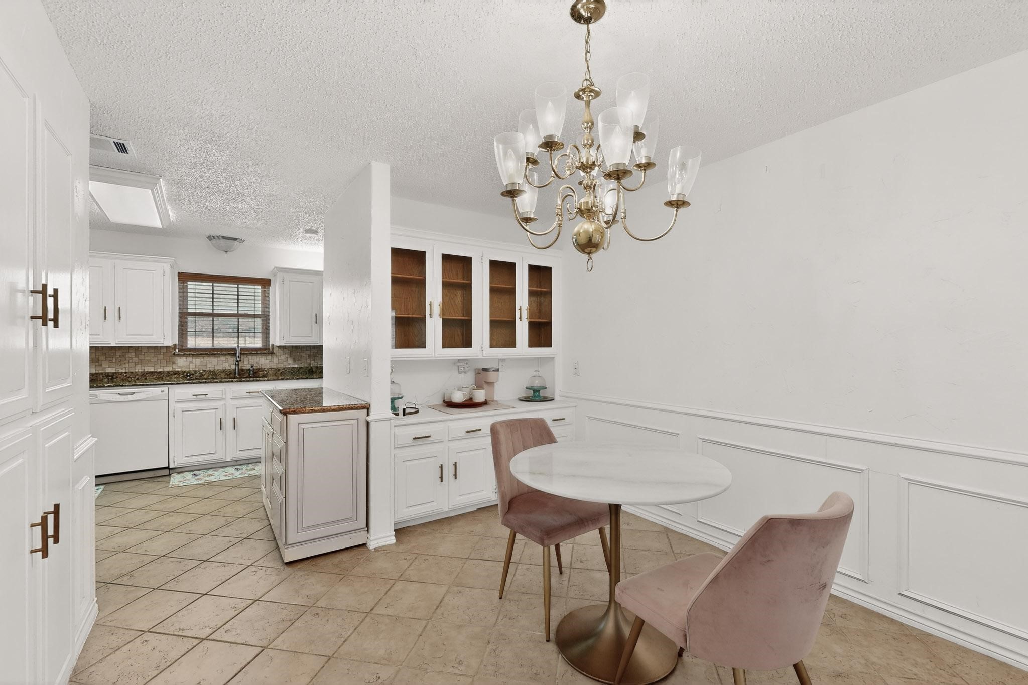 1110 Shady Oak Trail