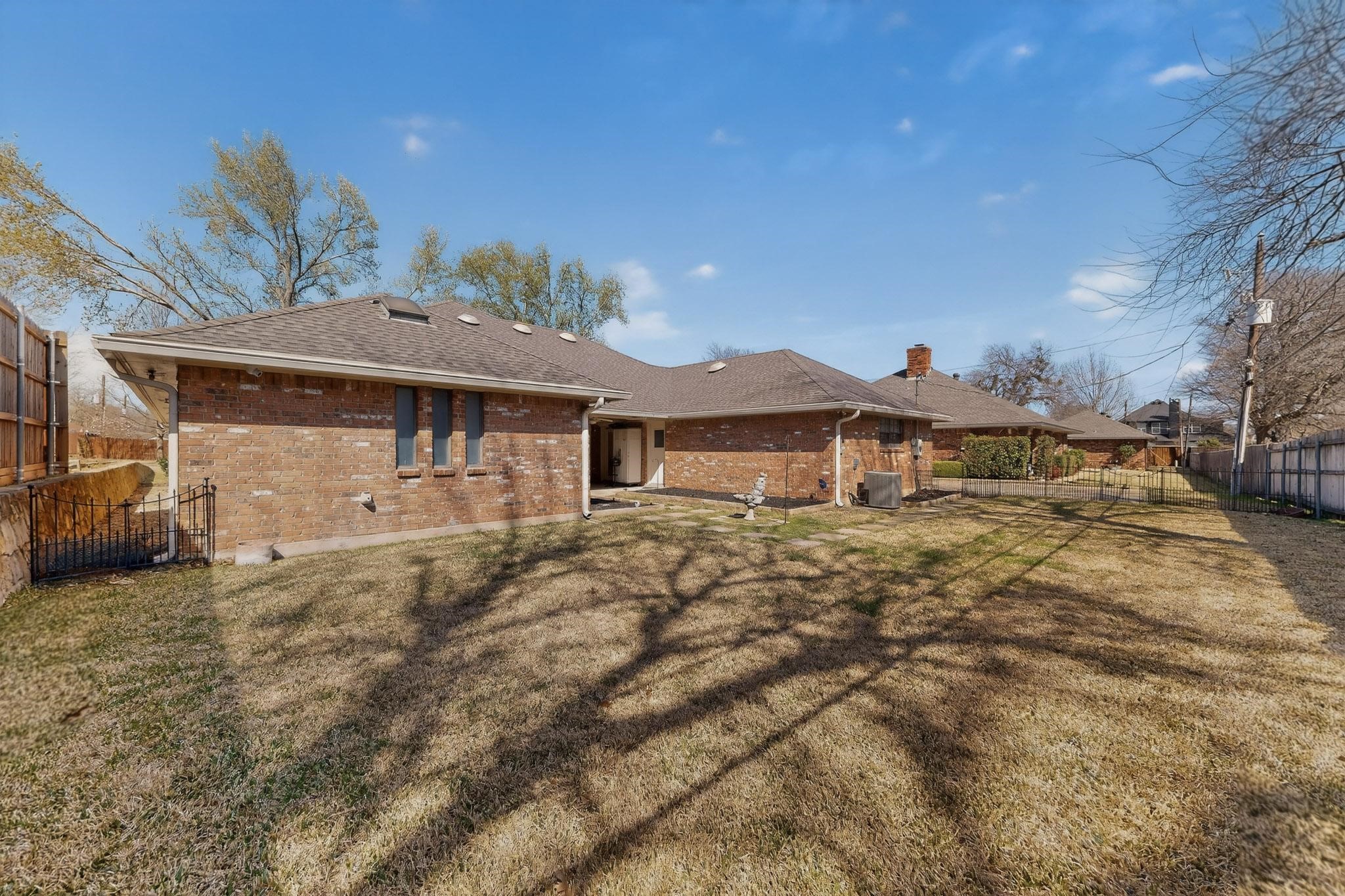 1110 Shady Oak Trail