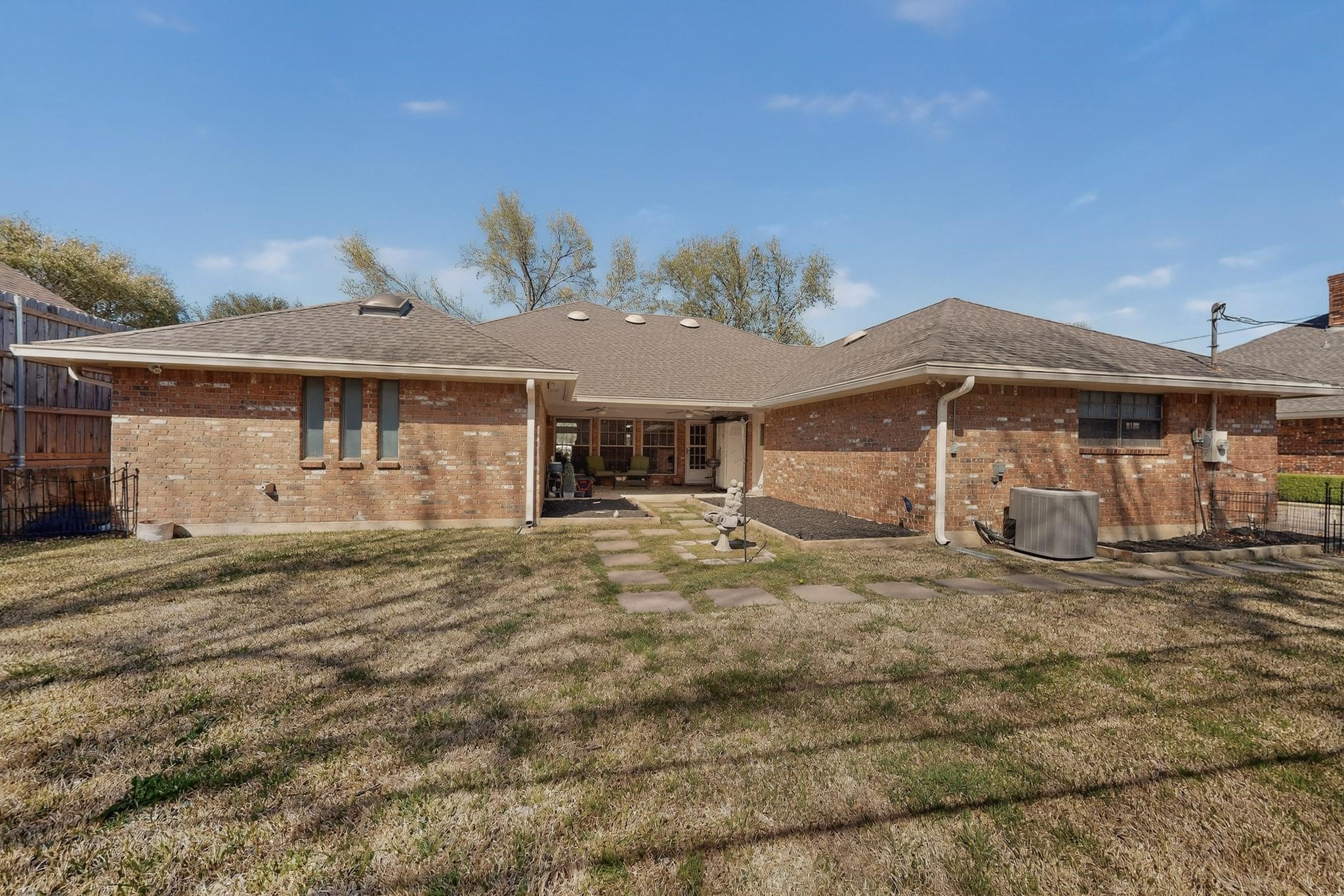 1110 Shady Oak Trail