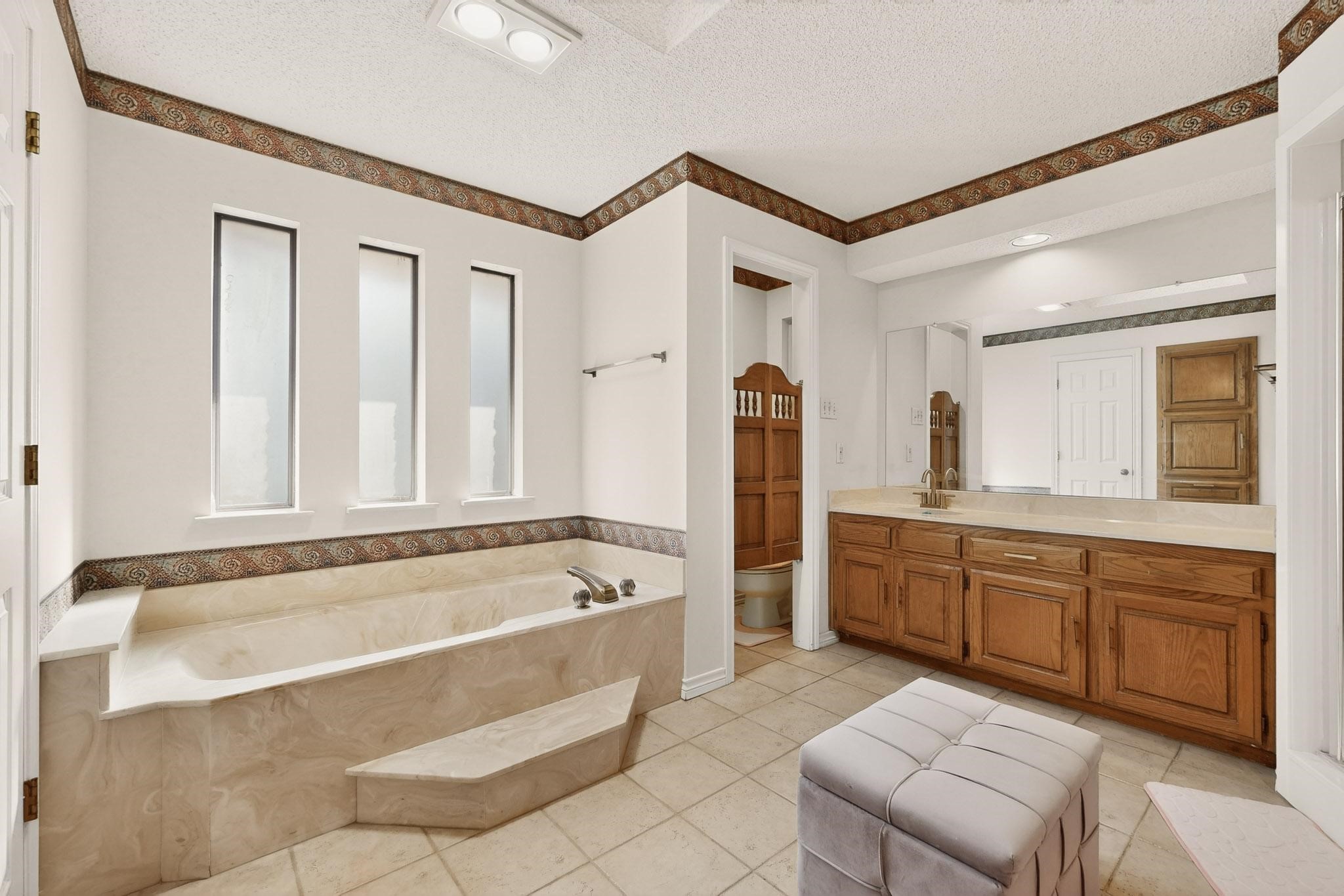 1110 Shady Oak Trail