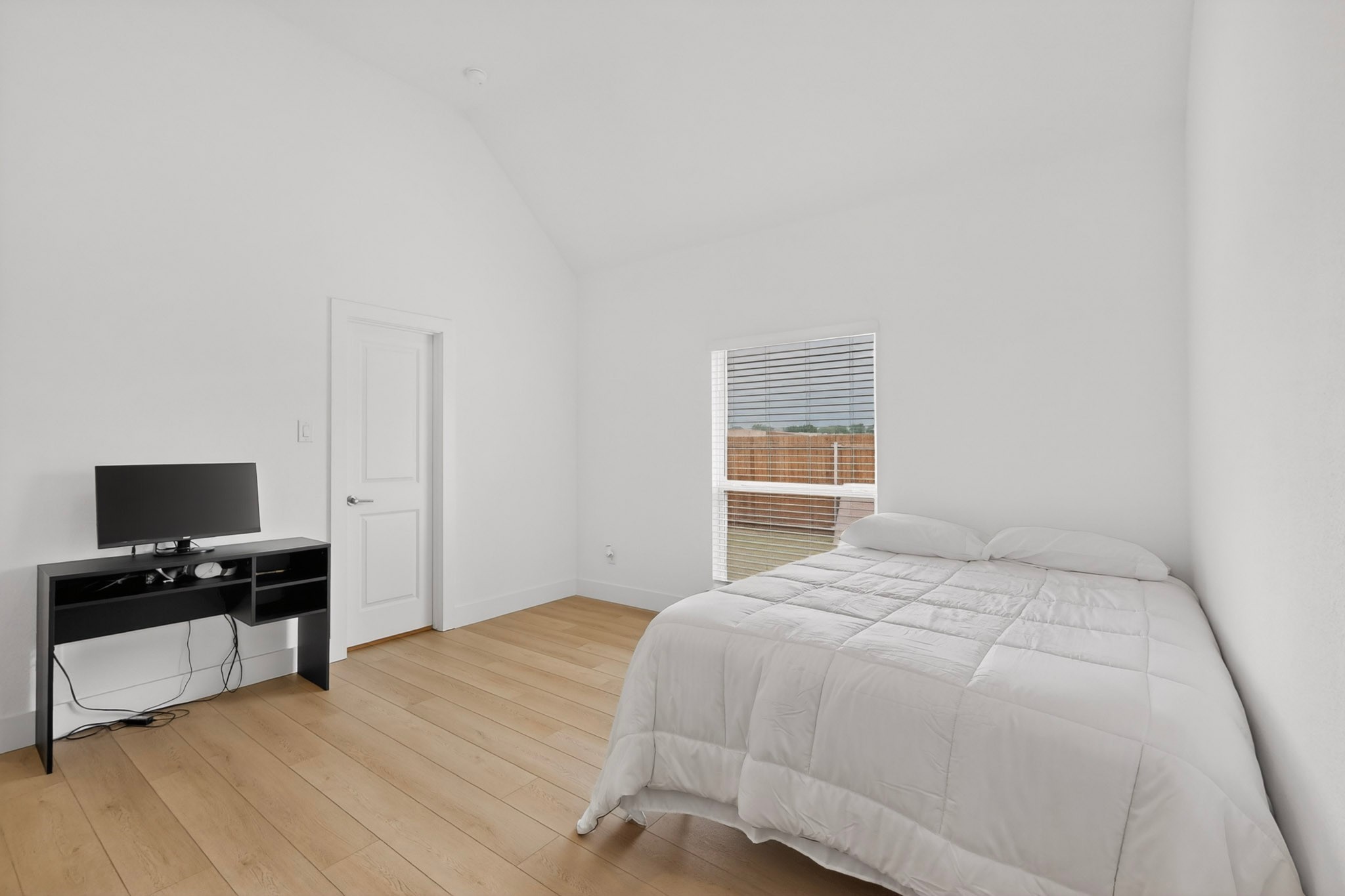 1814 Briarwood W