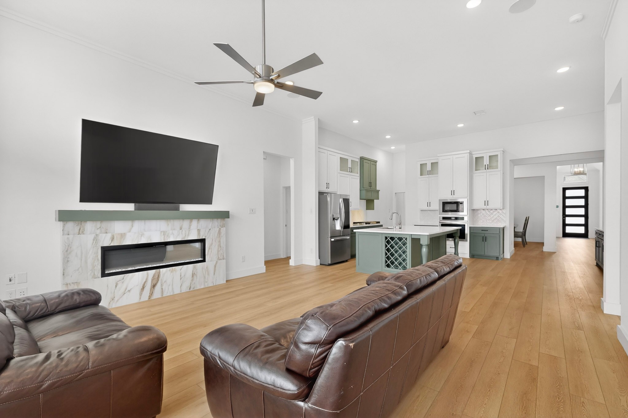1814 Briarwood W