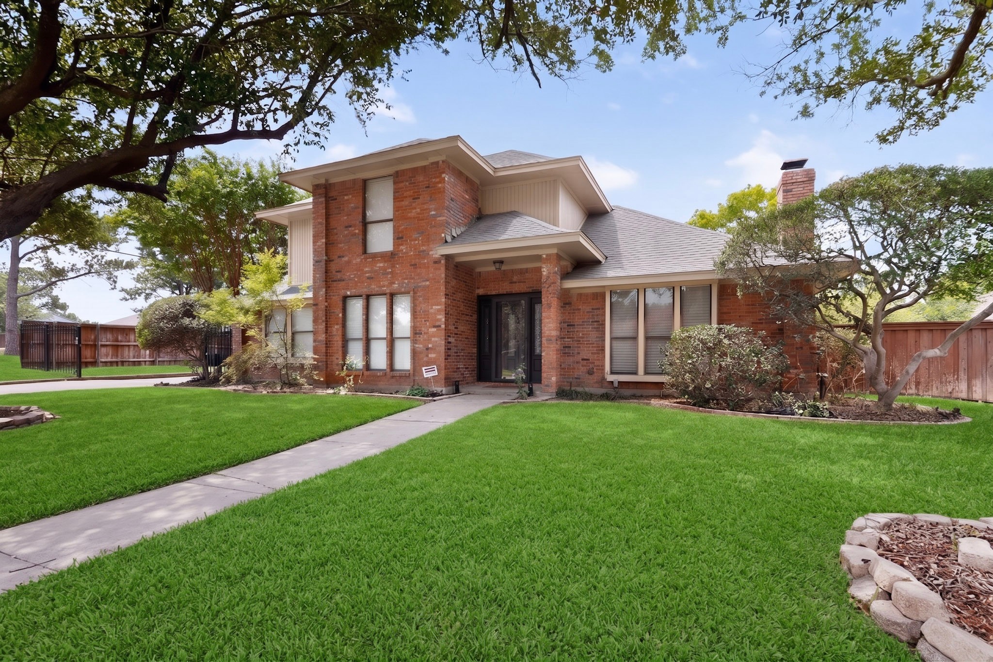 1900 Thames Drive