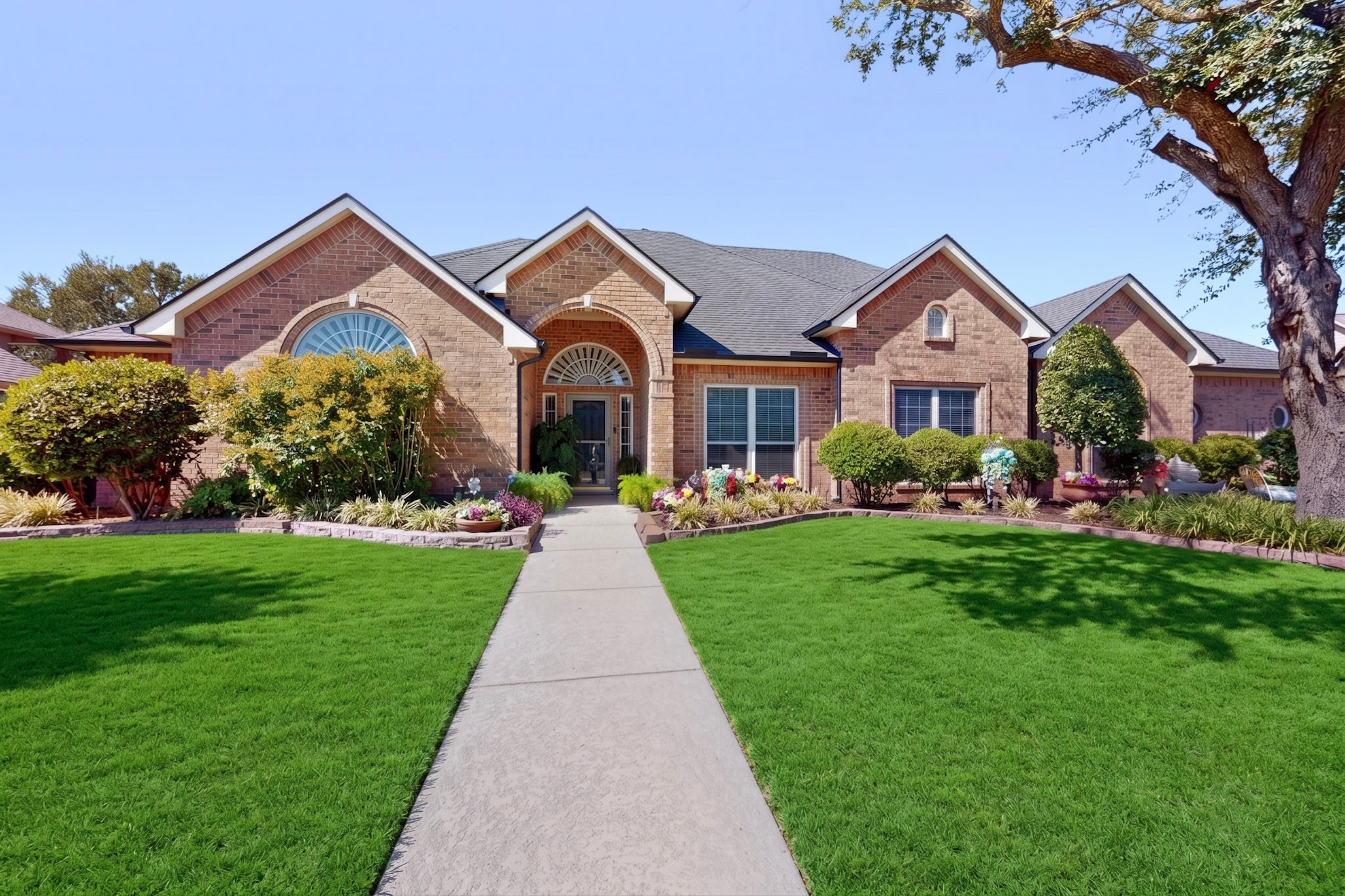 2505 Inverrary Drive
