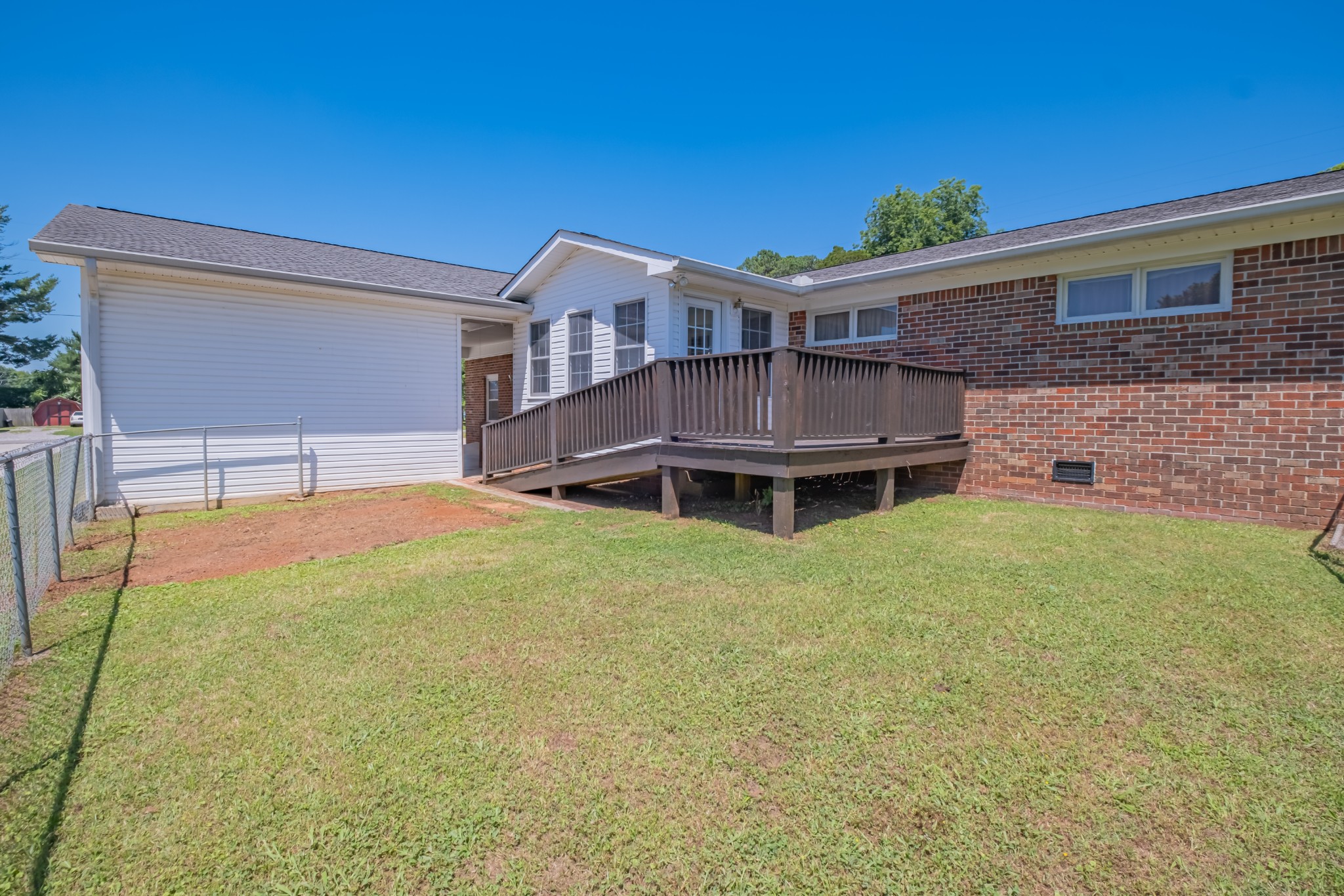 218 E Petty Ln