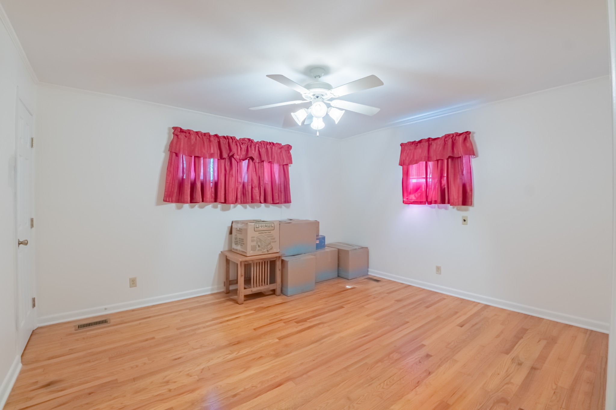 218 E Petty Ln
