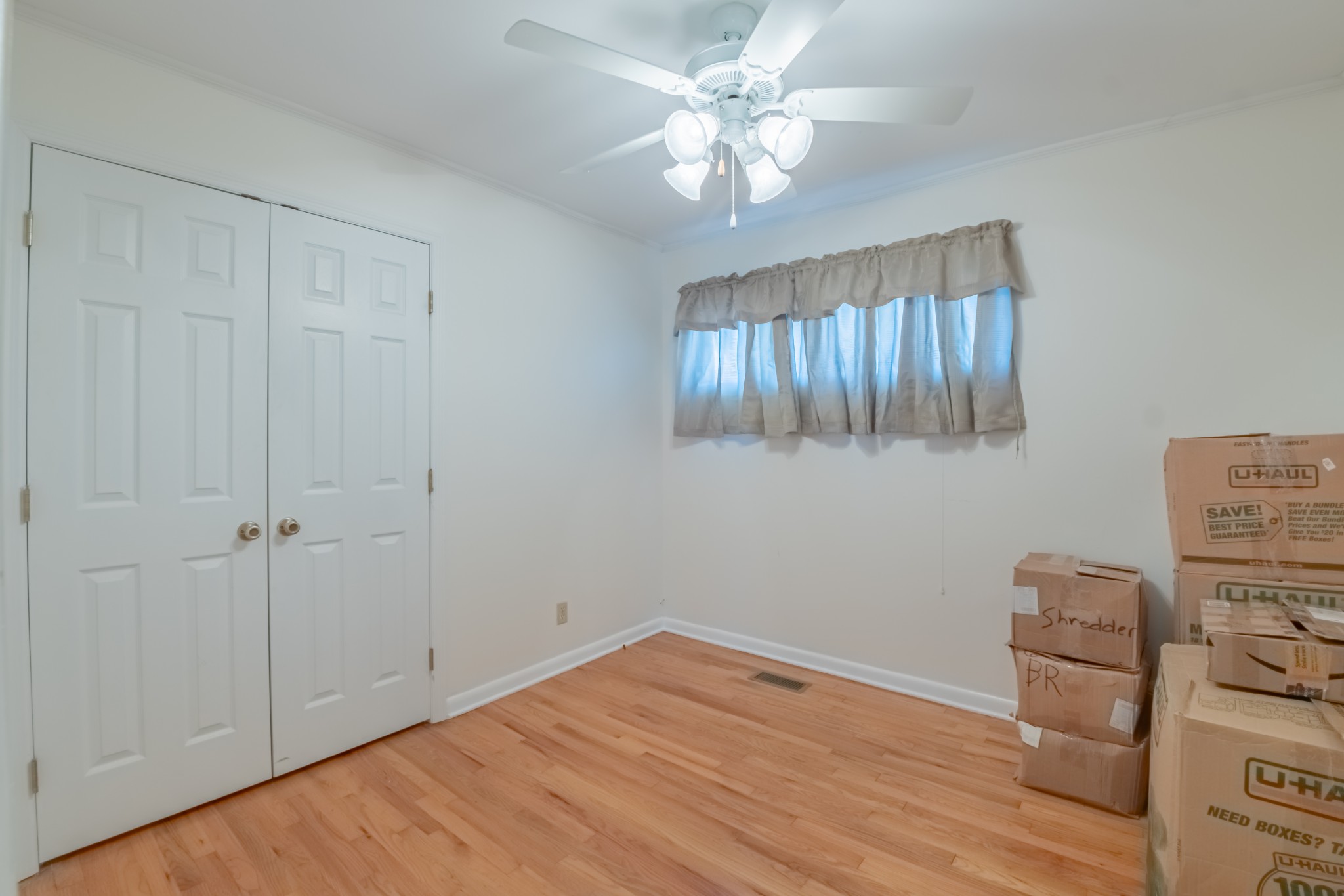 218 E Petty Ln