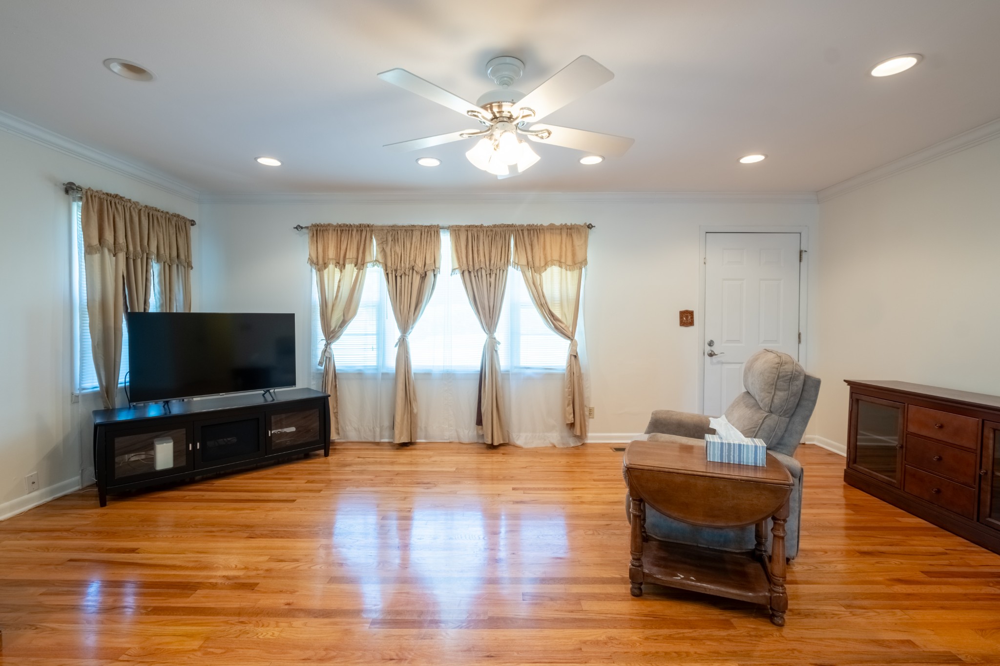 218 E Petty Ln