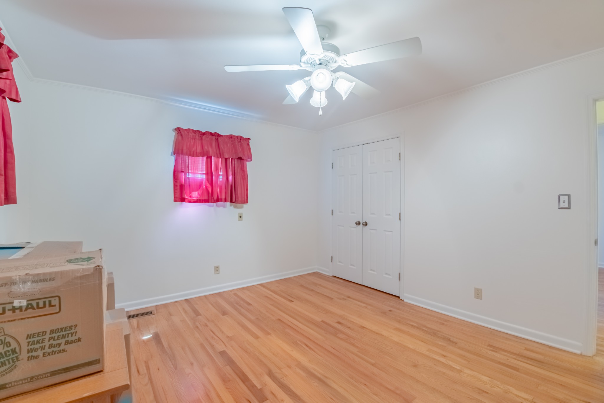 218 E Petty Ln