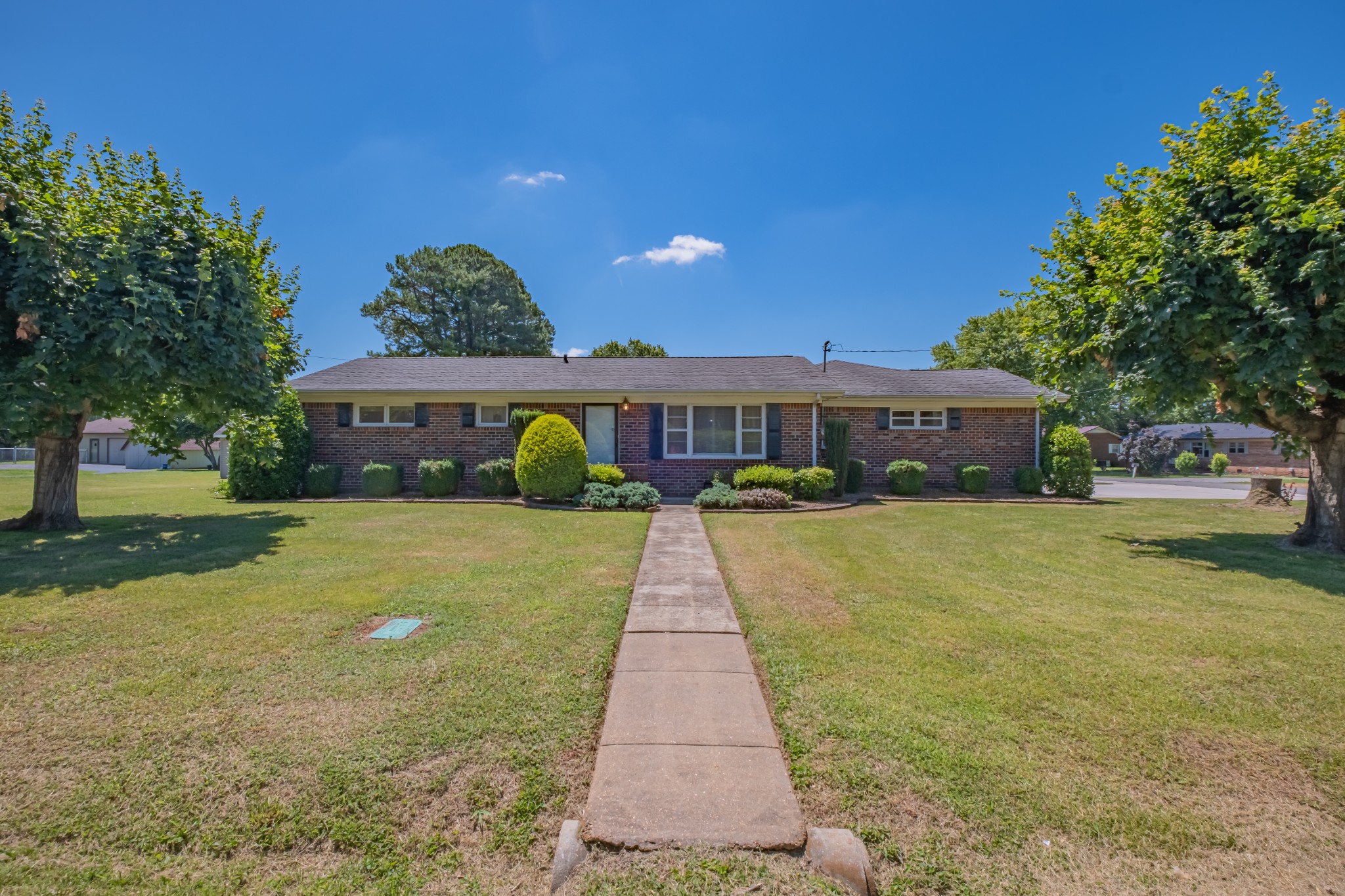 218 E Petty Ln