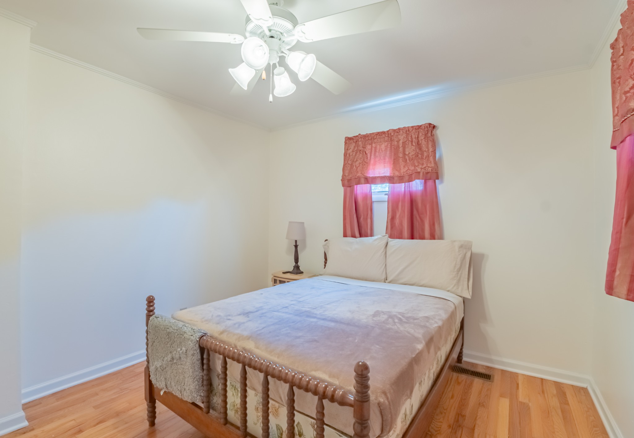 218 E Petty Ln