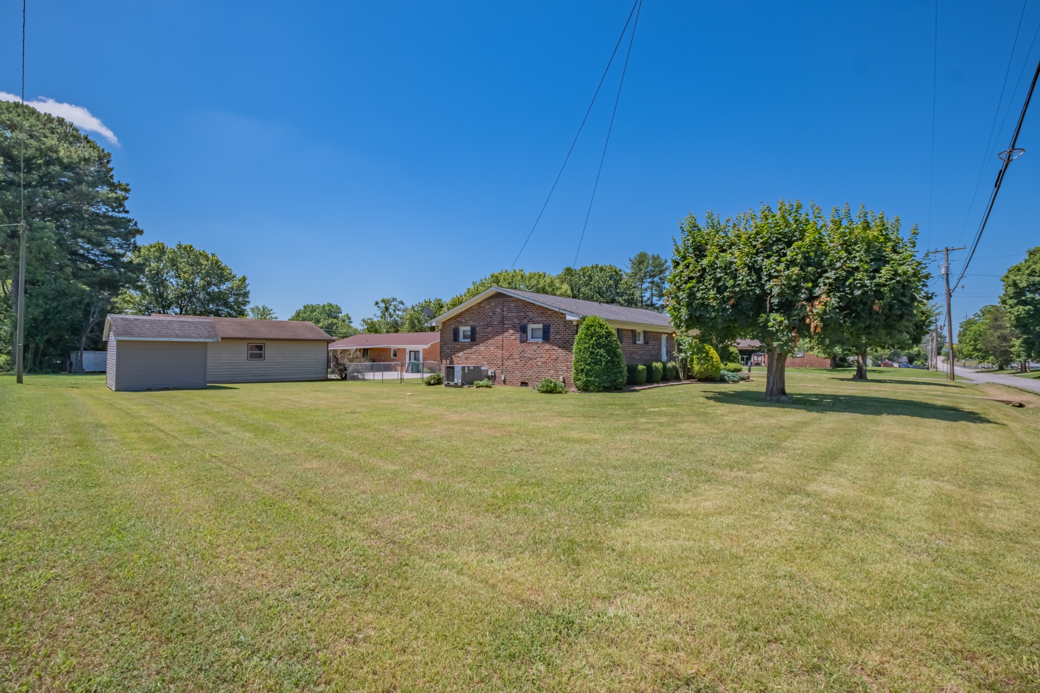218 E Petty Ln