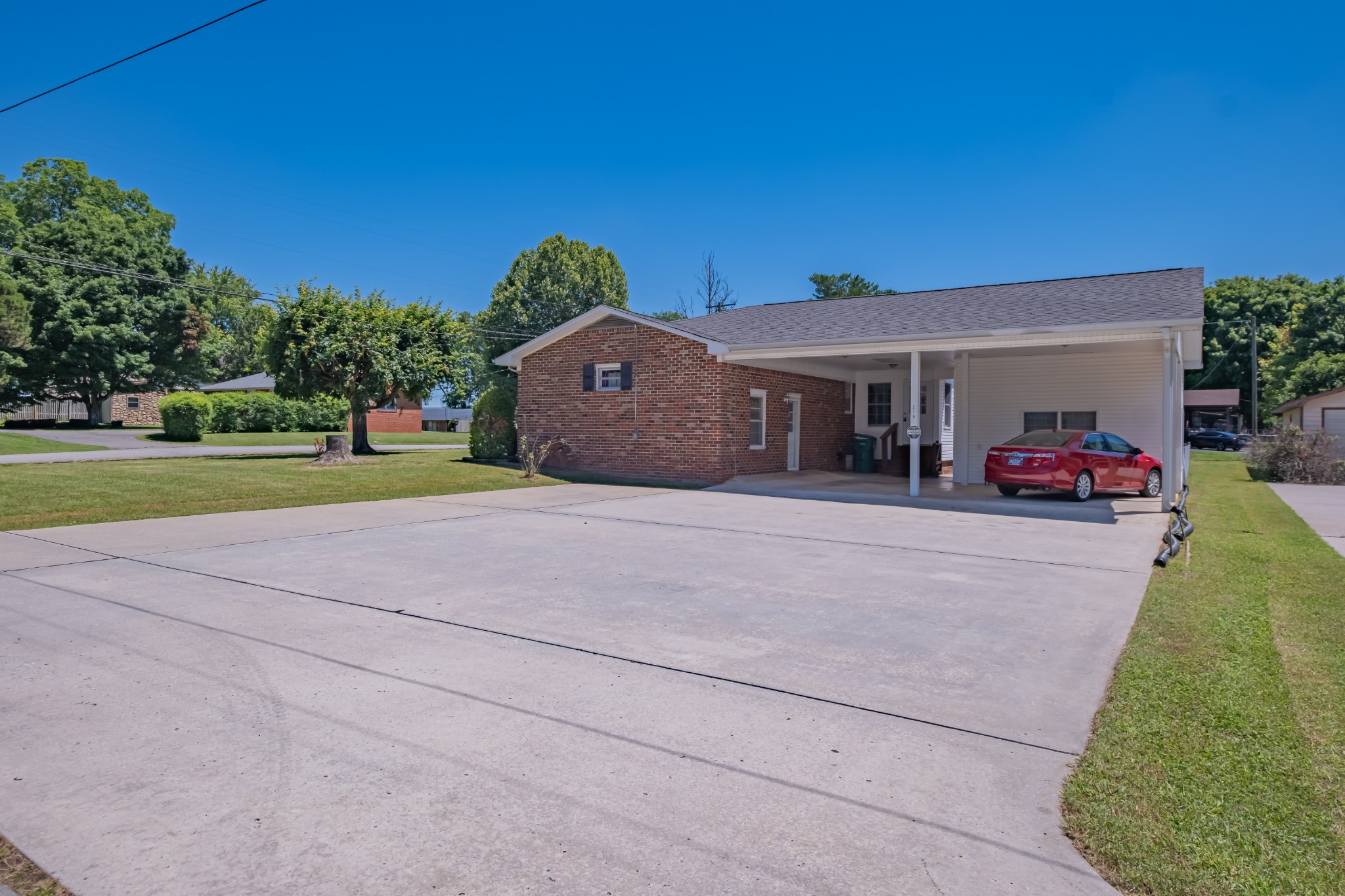 218 E Petty Ln