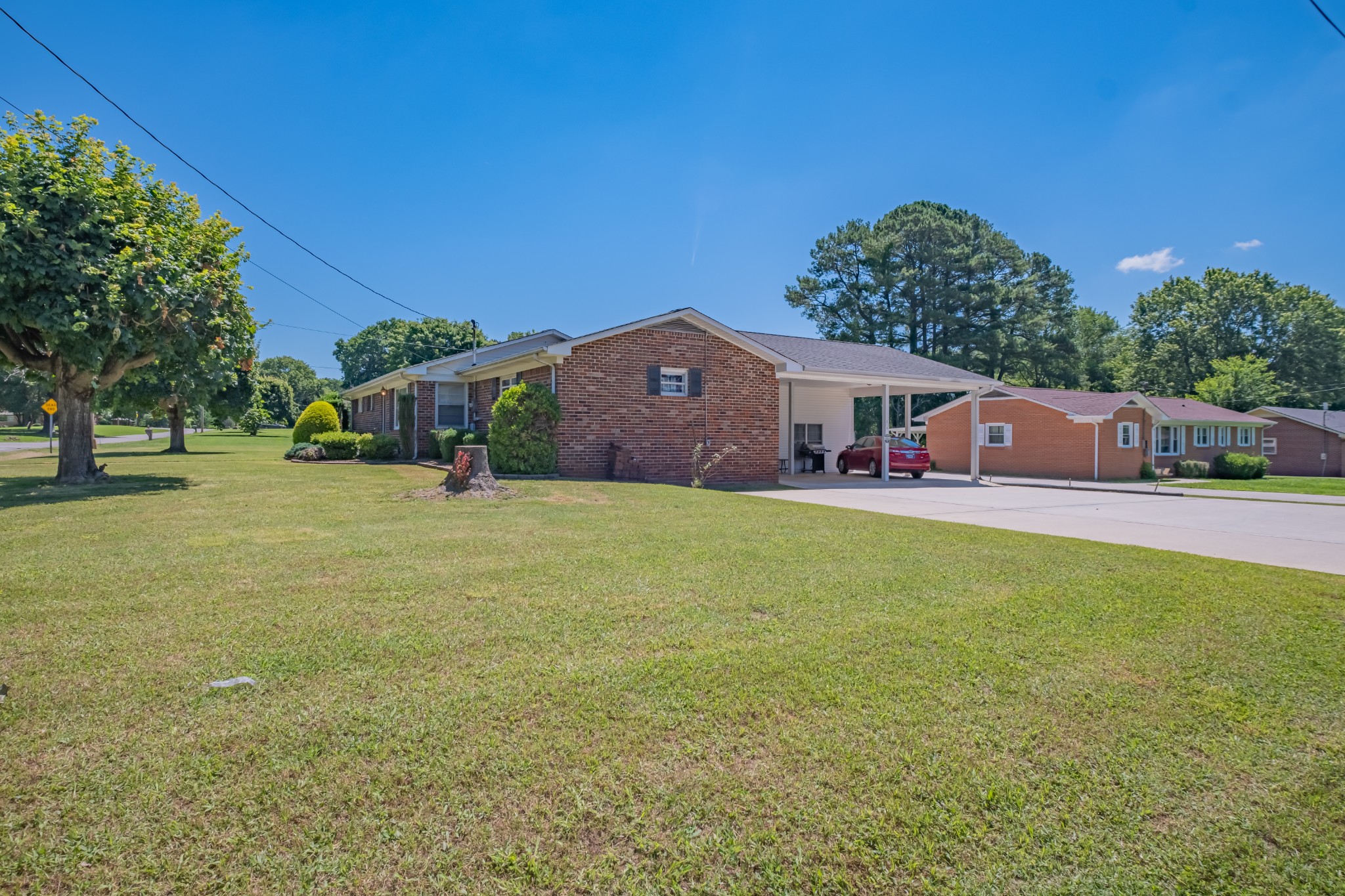 218 E Petty Ln