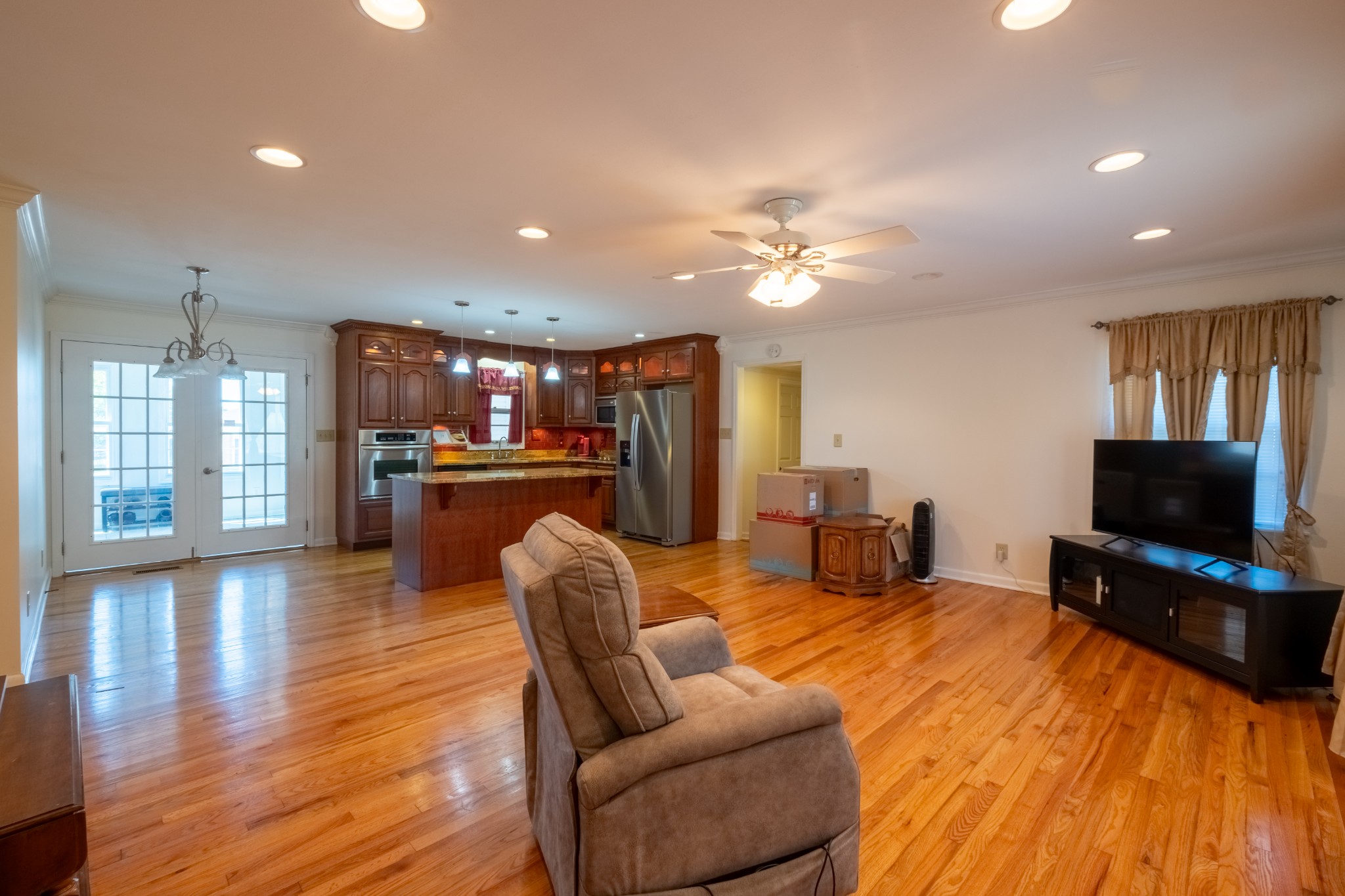 218 E Petty Ln