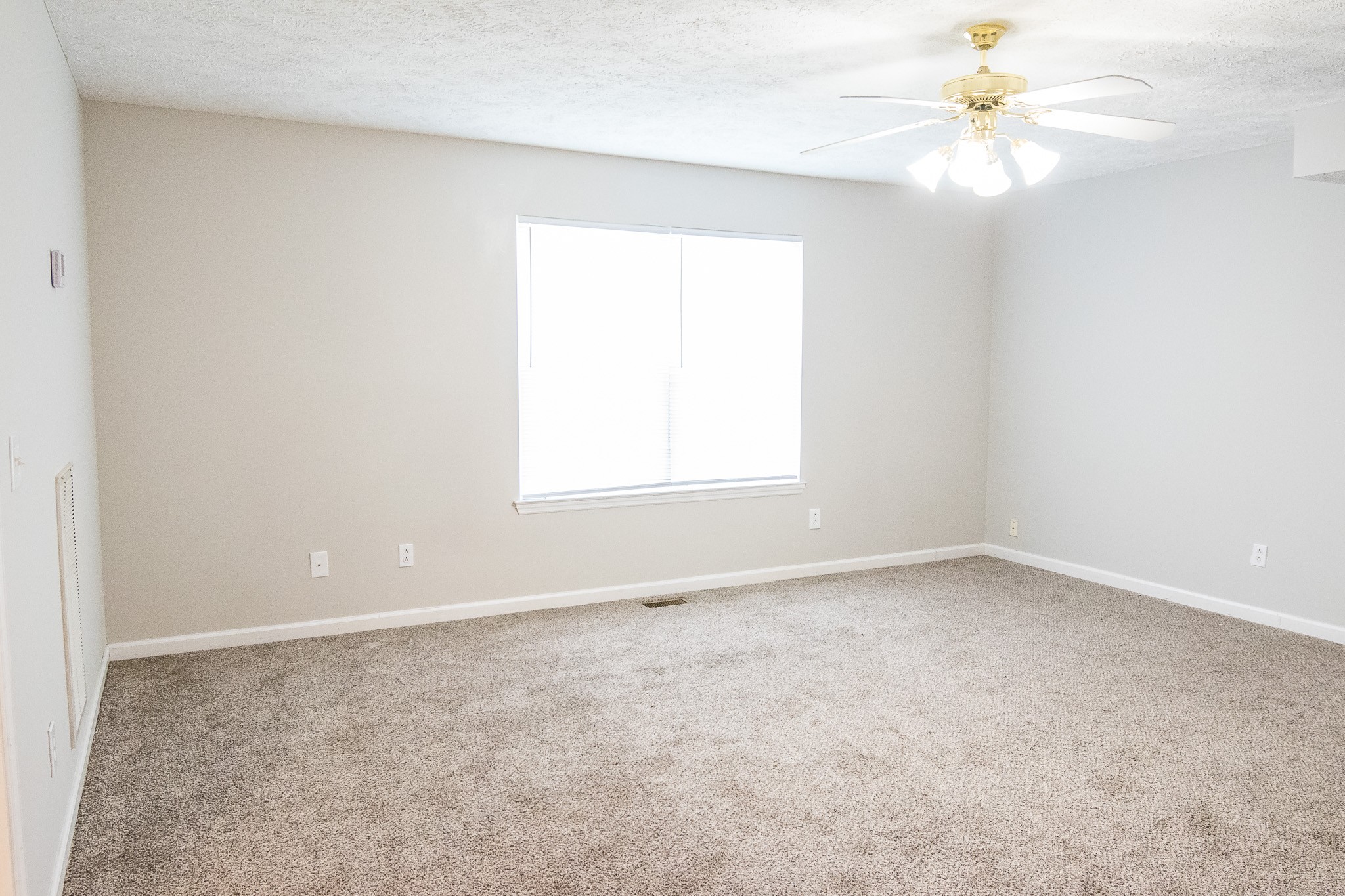 1086 Whispering Winds Ct