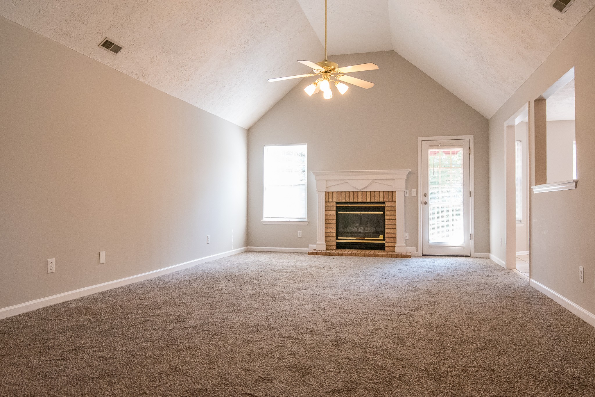 1086 Whispering Winds Ct