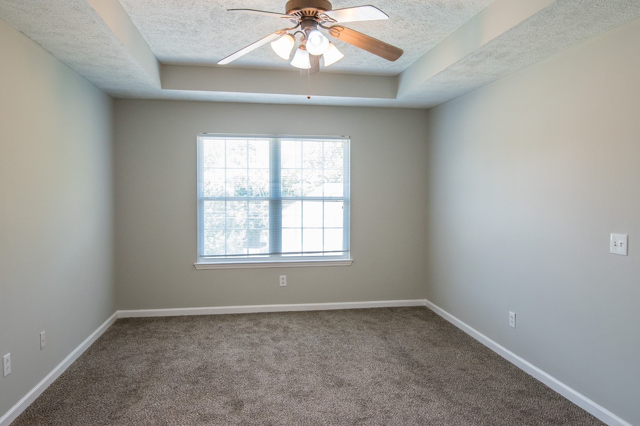 1086 Whispering Winds Ct