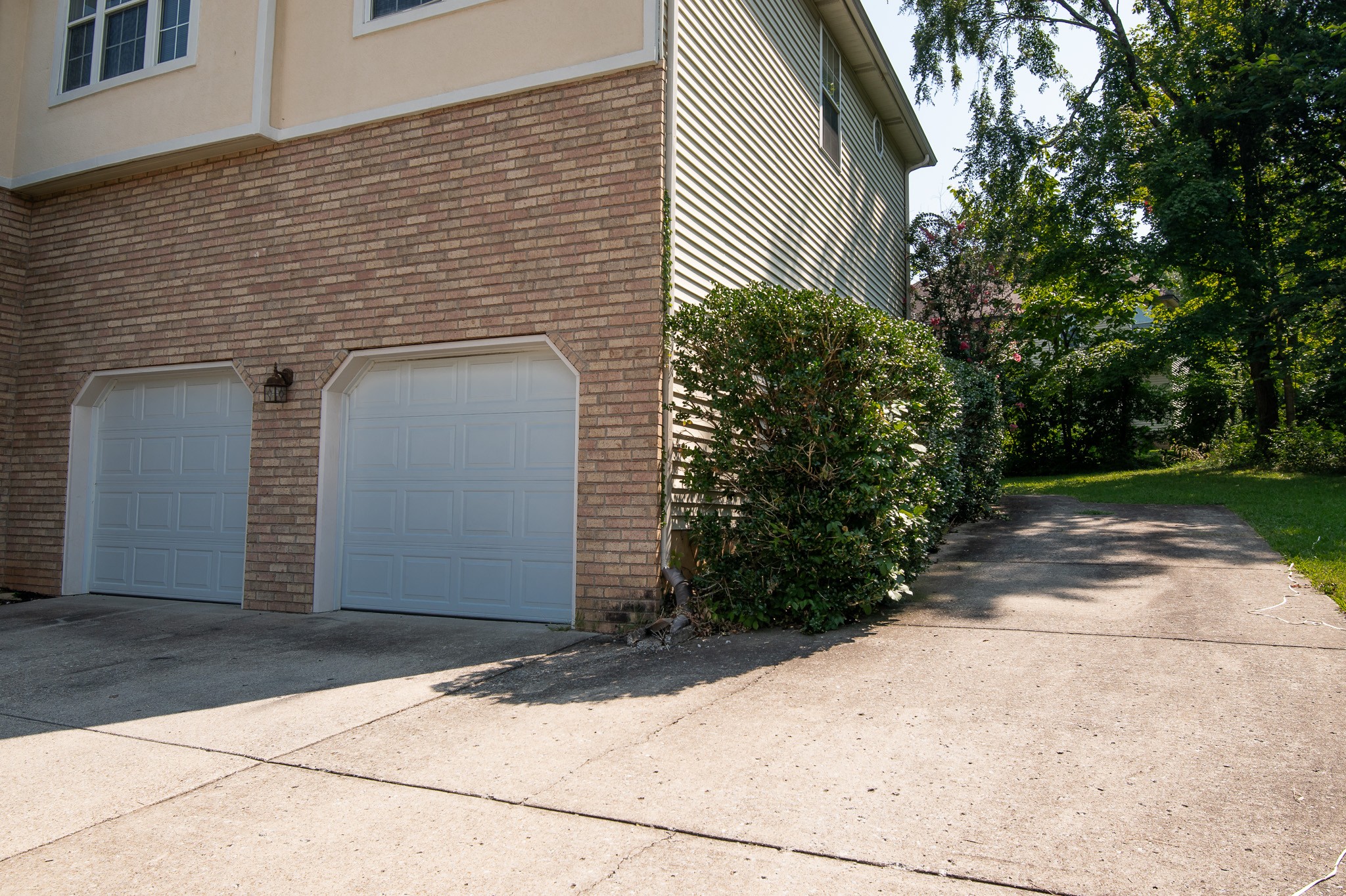1086 Whispering Winds Ct