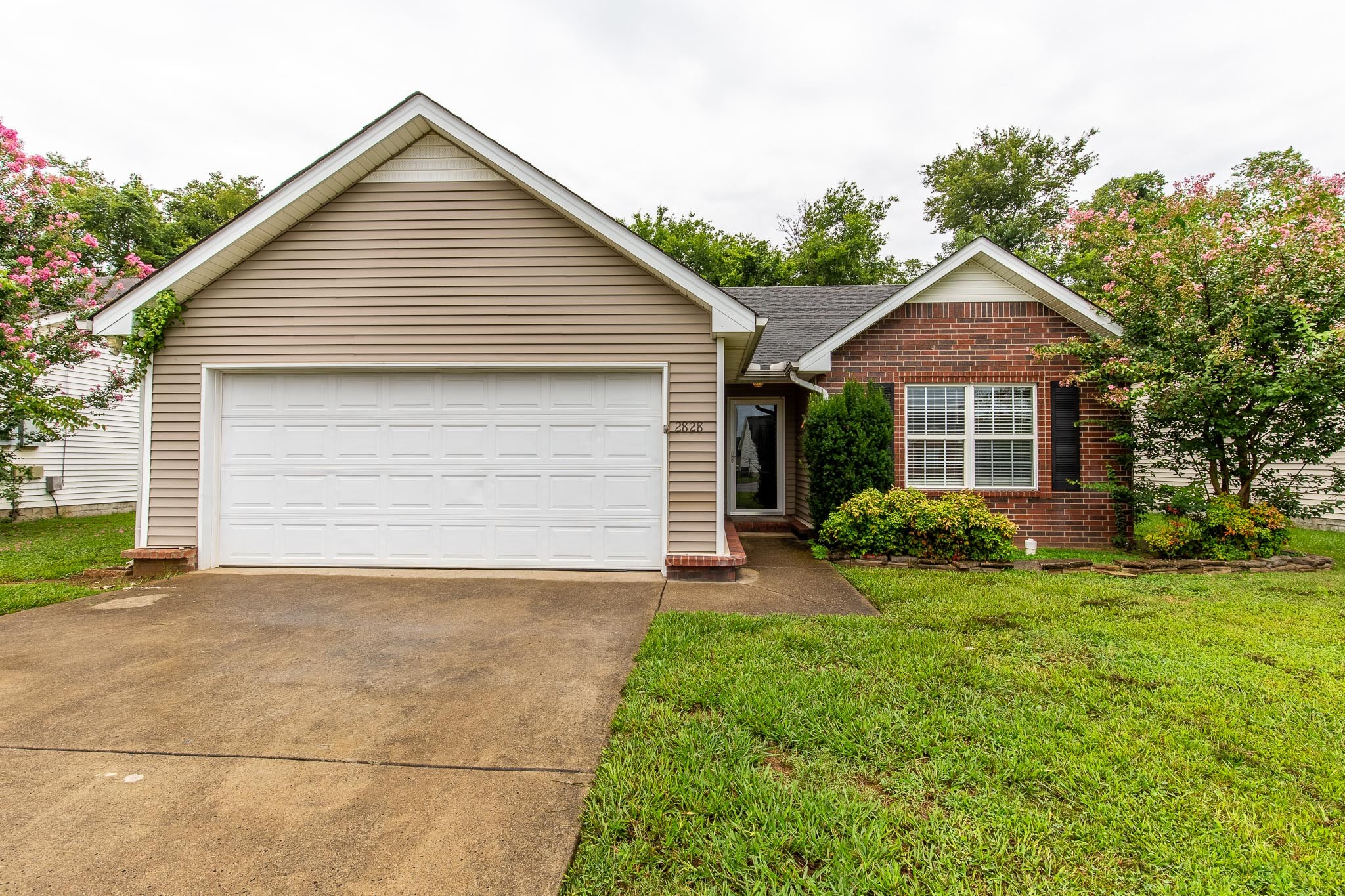 2828 Roscommon Dr