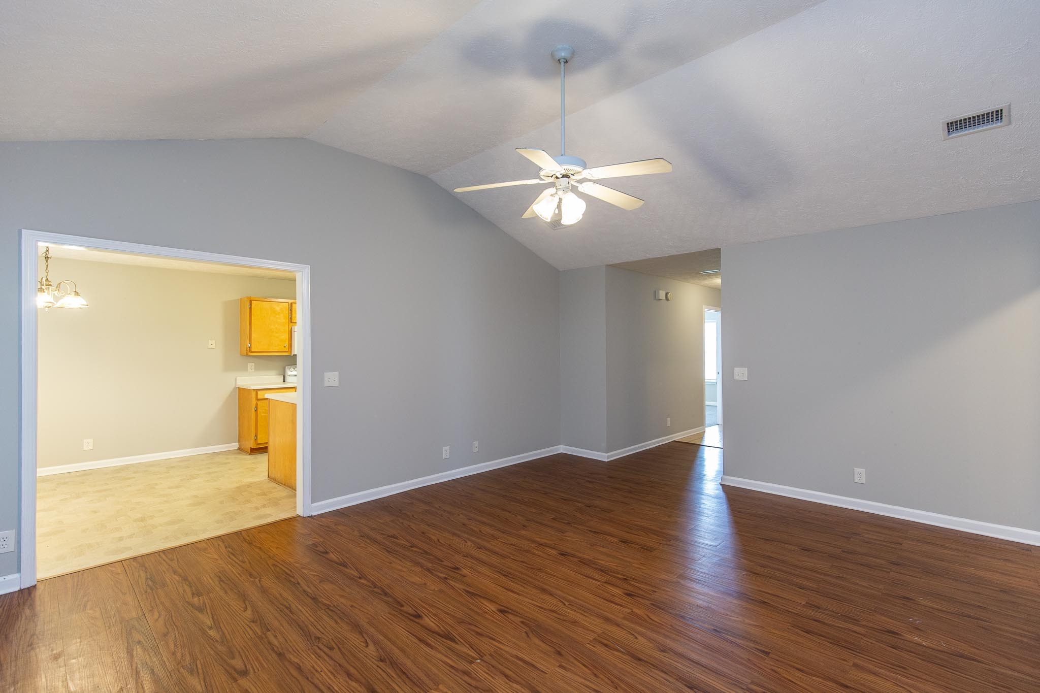 2828 Roscommon Dr