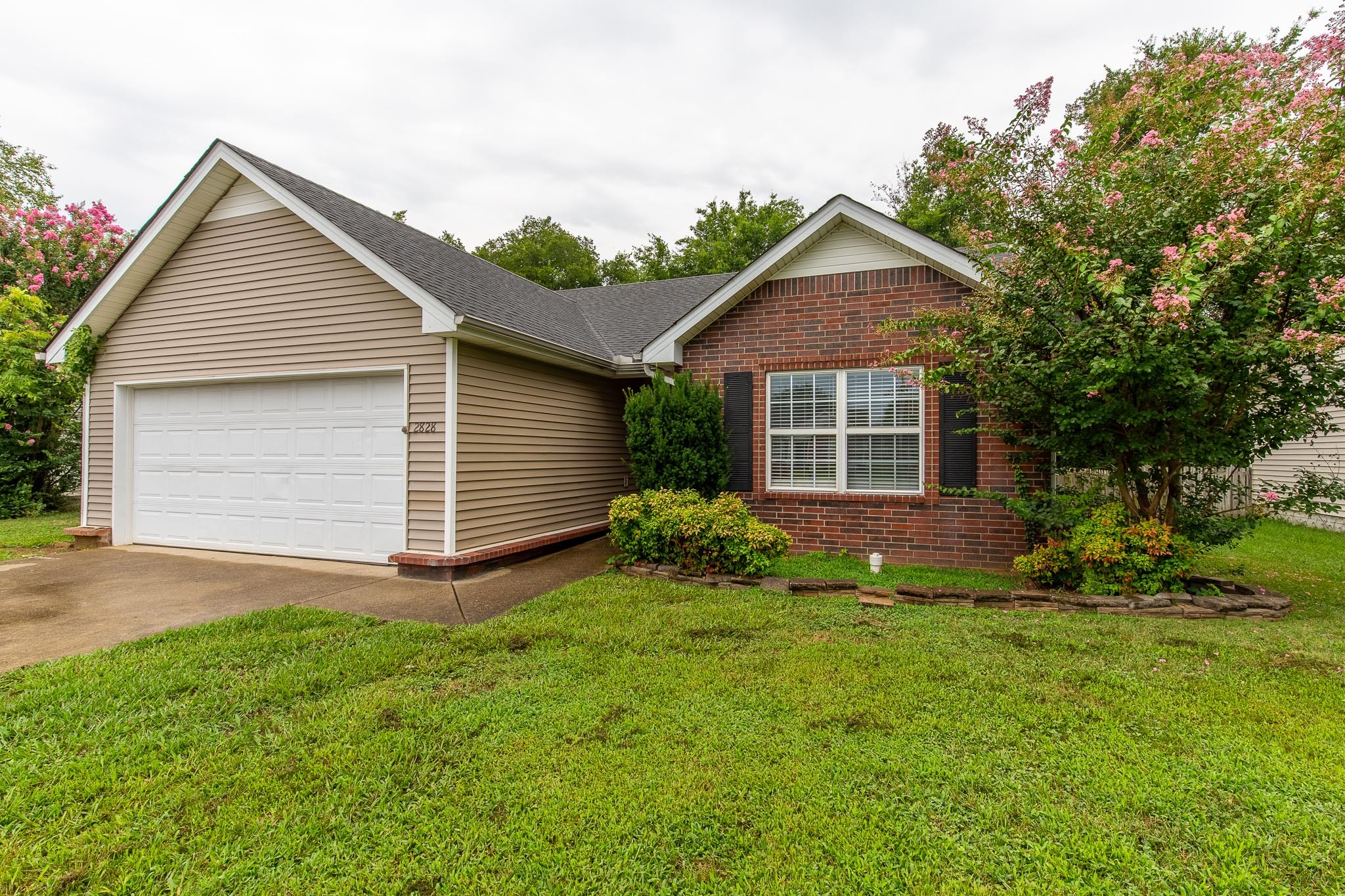 2828 Roscommon Dr