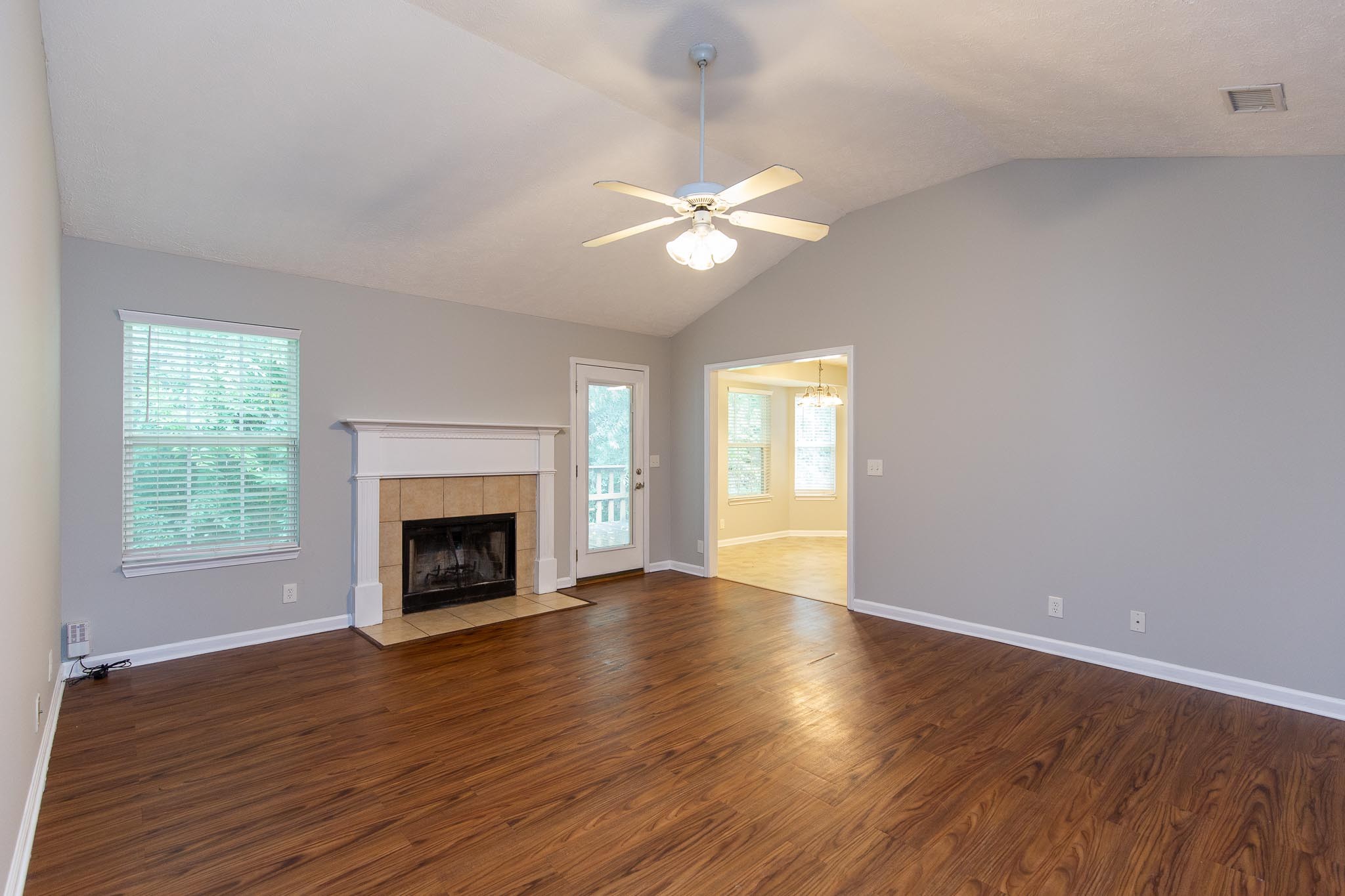 2828 Roscommon Dr