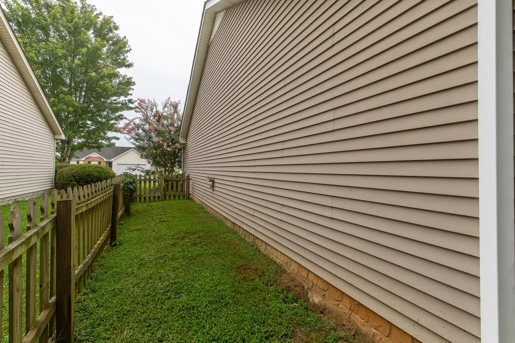 2828 Roscommon Dr