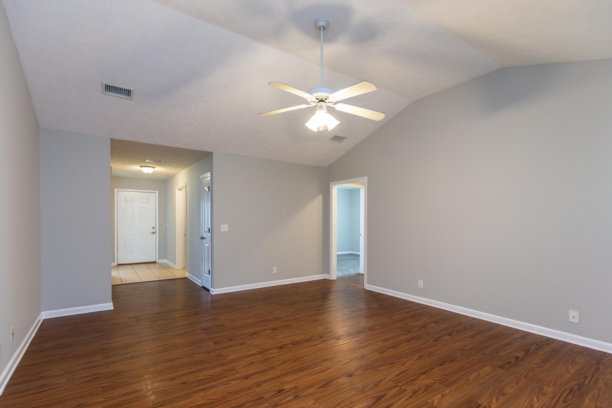 2828 Roscommon Dr