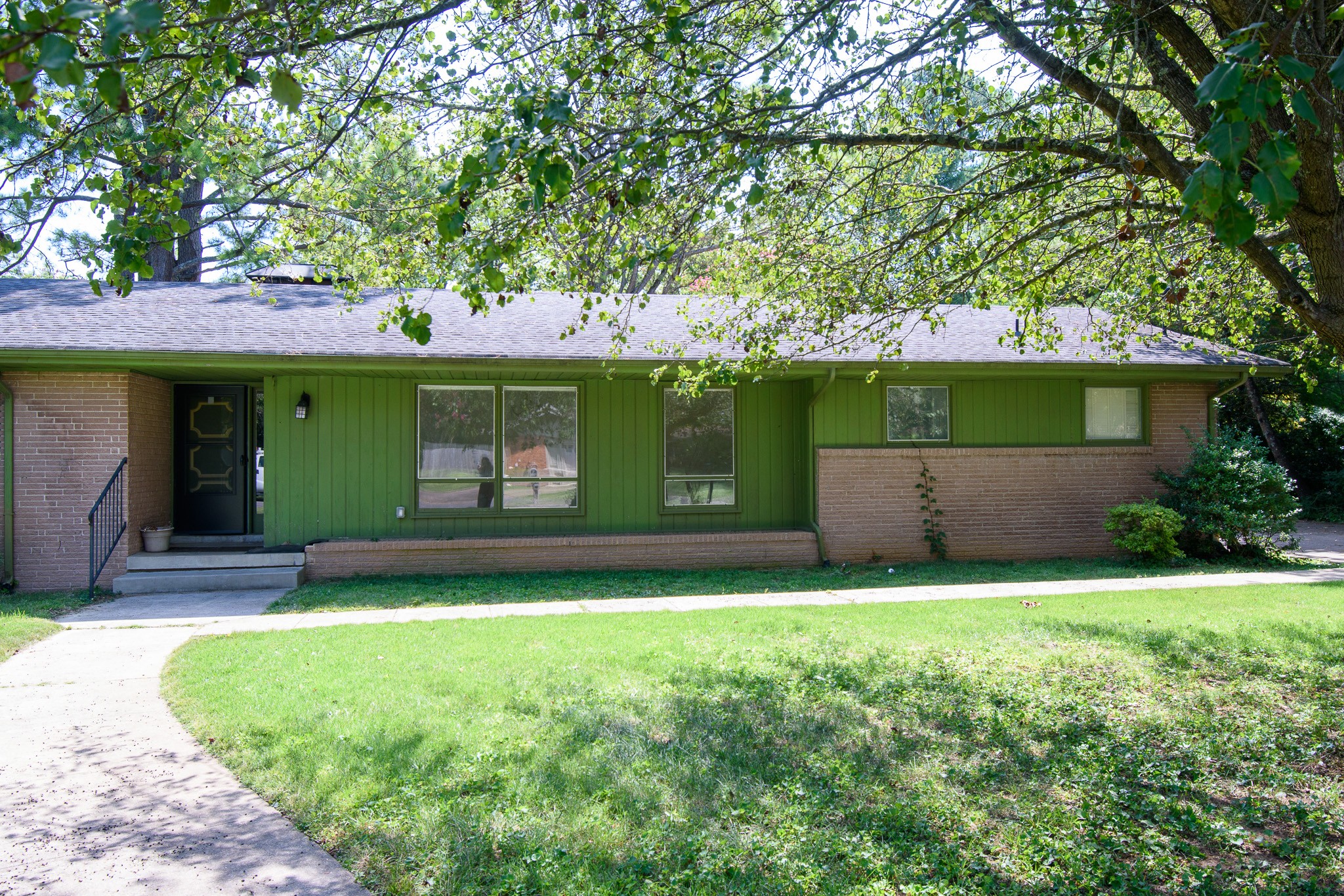 1002 Whitehall Dr