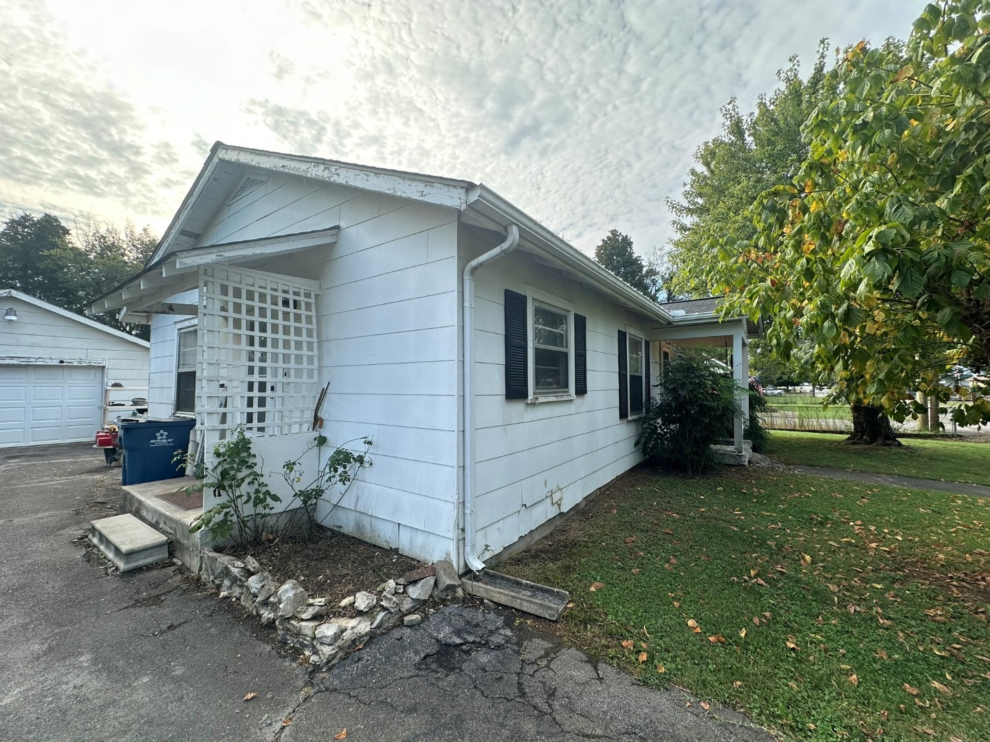 406 Jakes Ave
