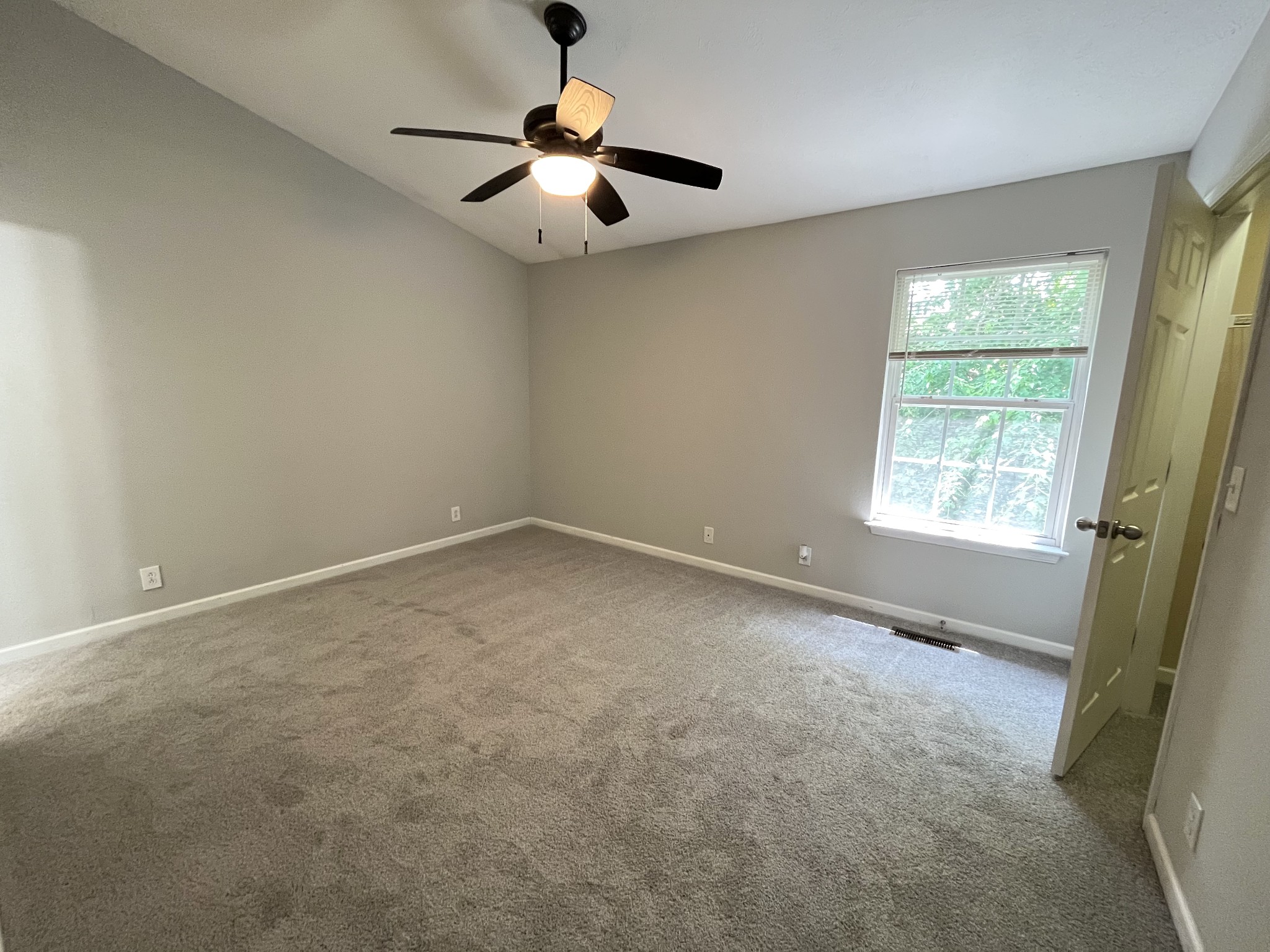 3023 London View Dr