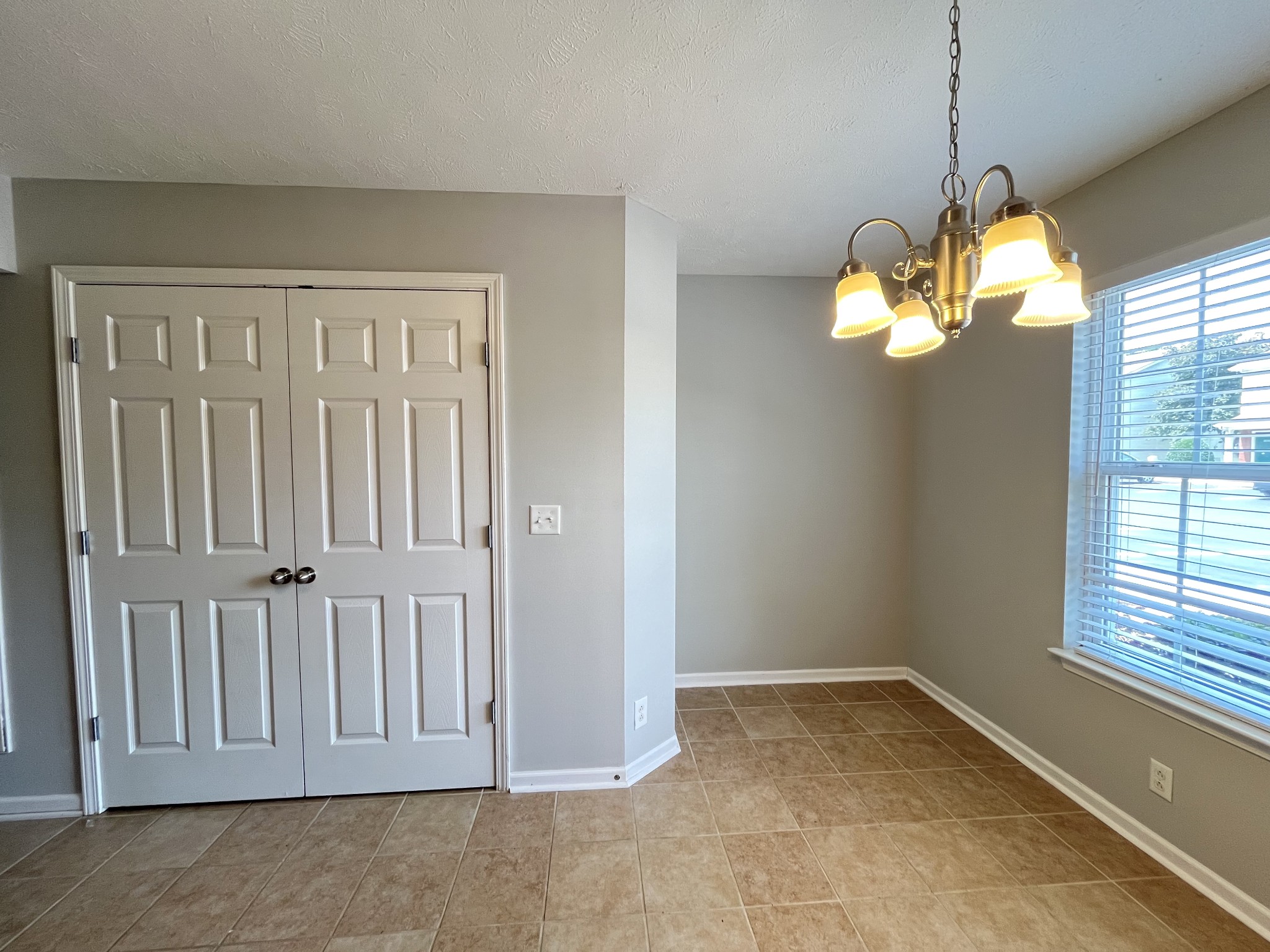 3023 London View Dr