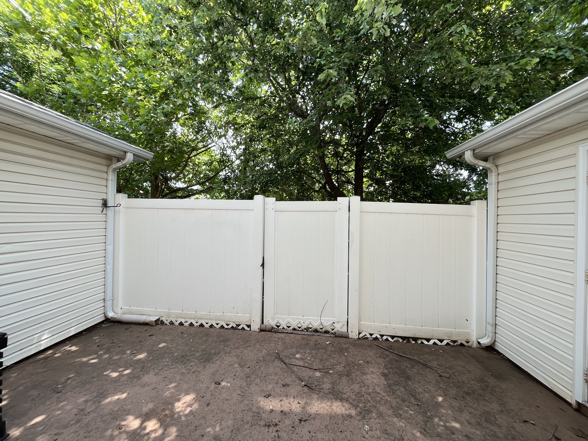 3023 London View Dr