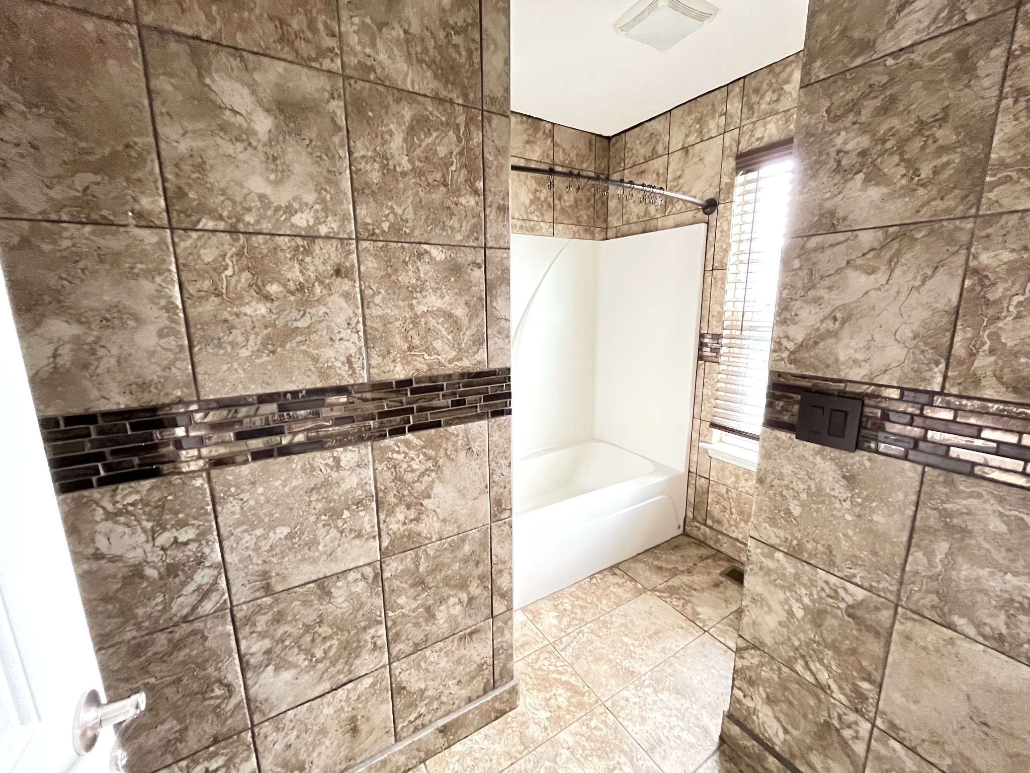 2431 New Holland Cir