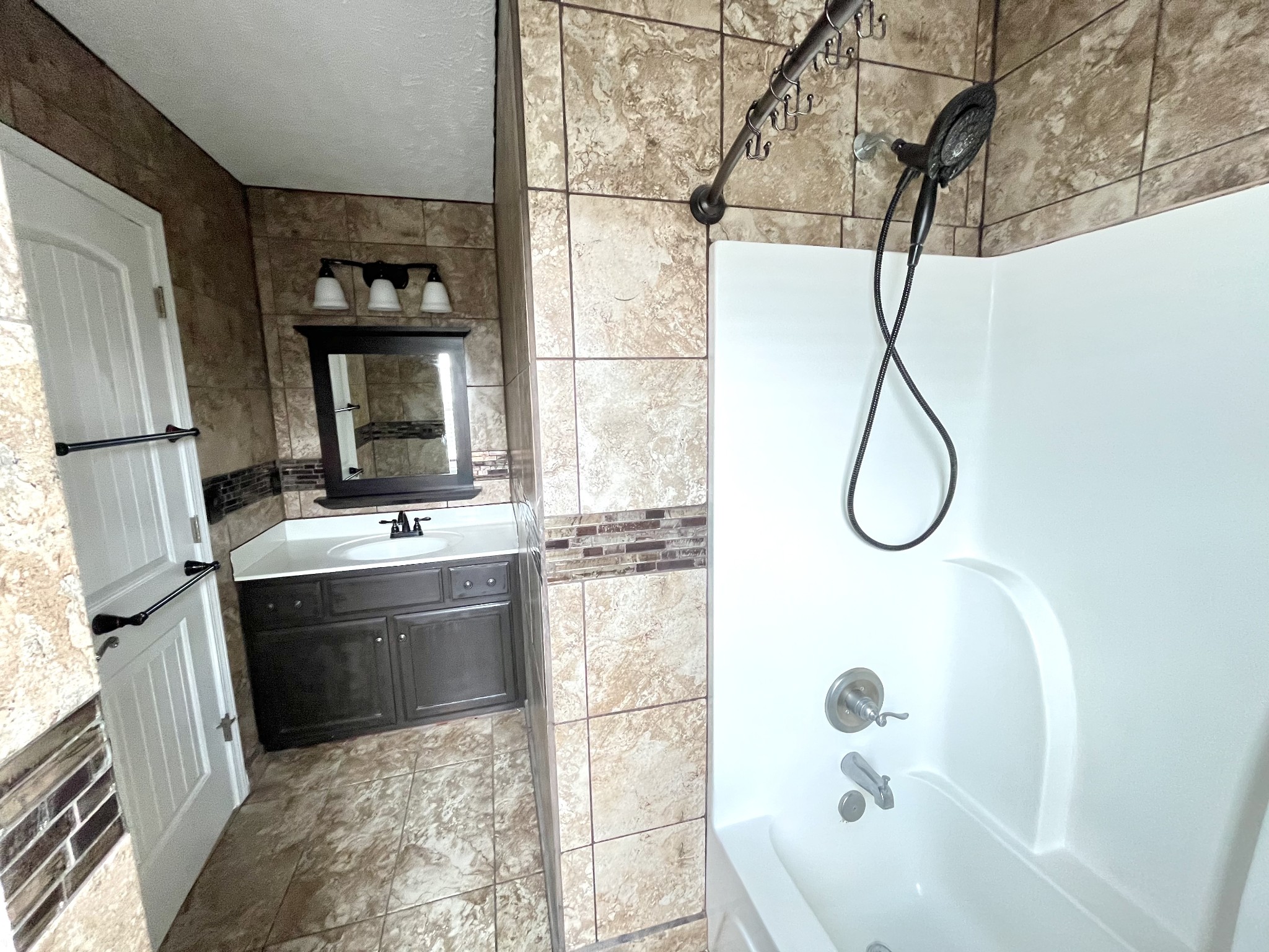 2431 New Holland Cir