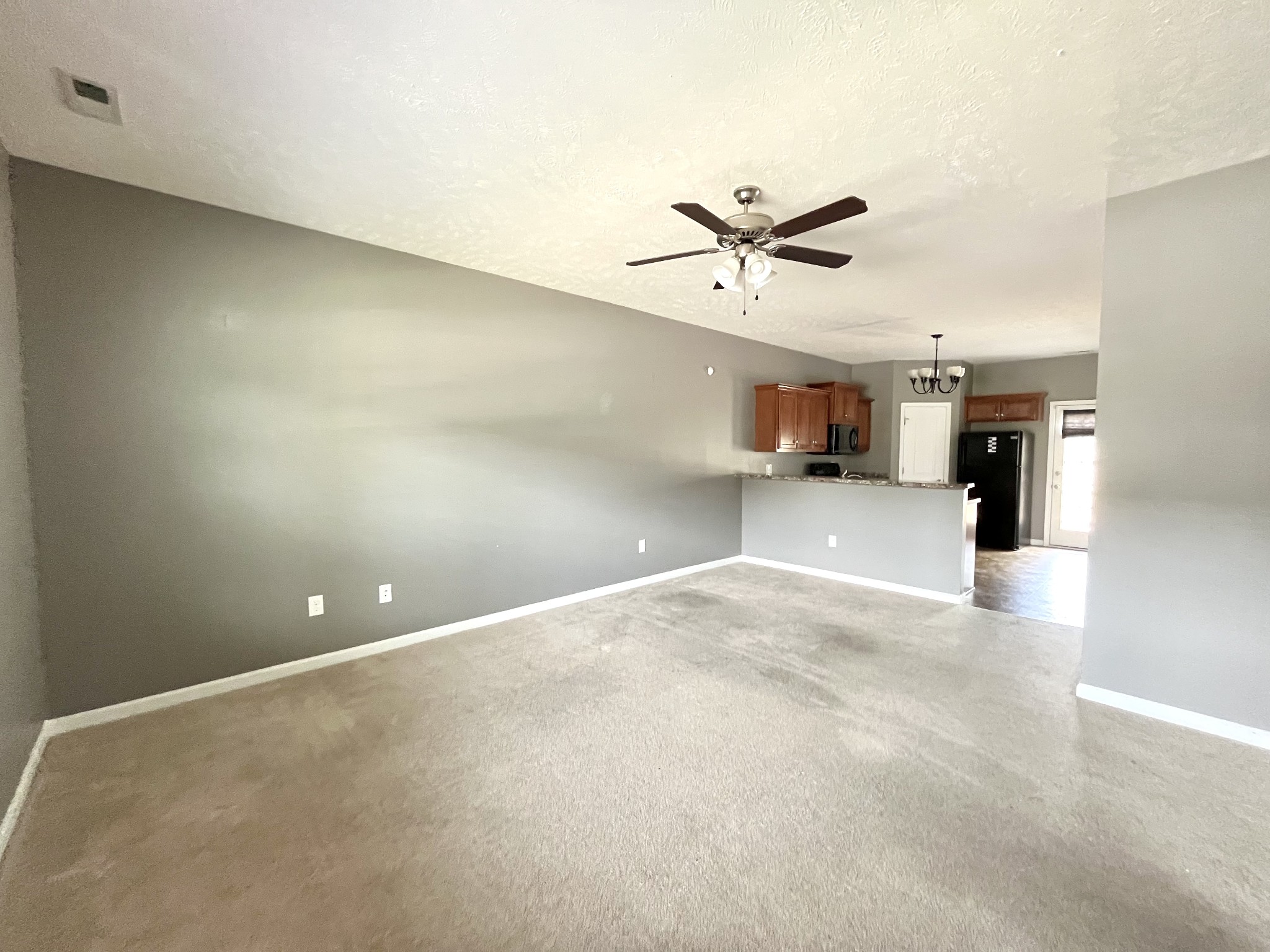 2431 New Holland Cir