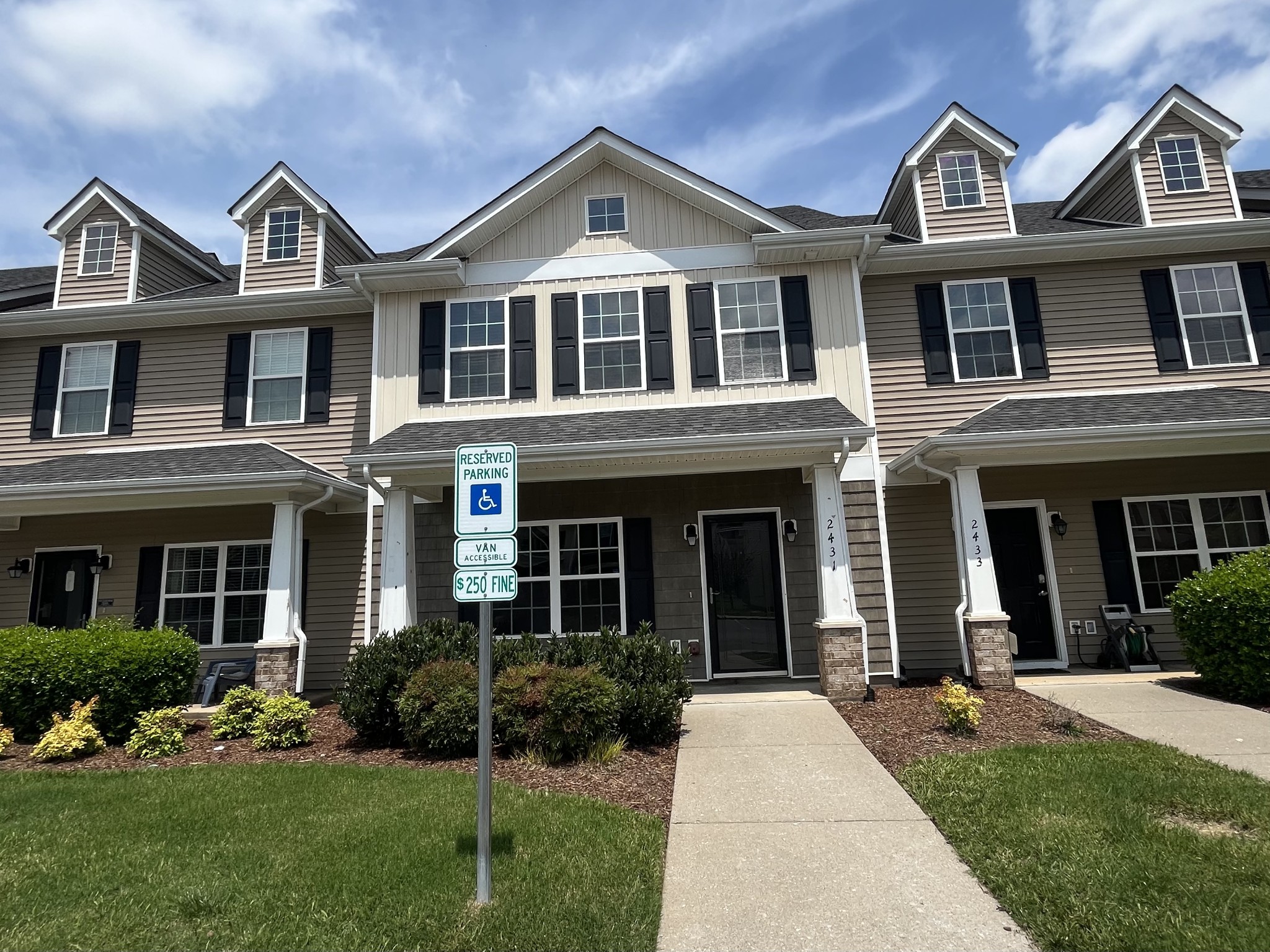 2431 New Holland Cir