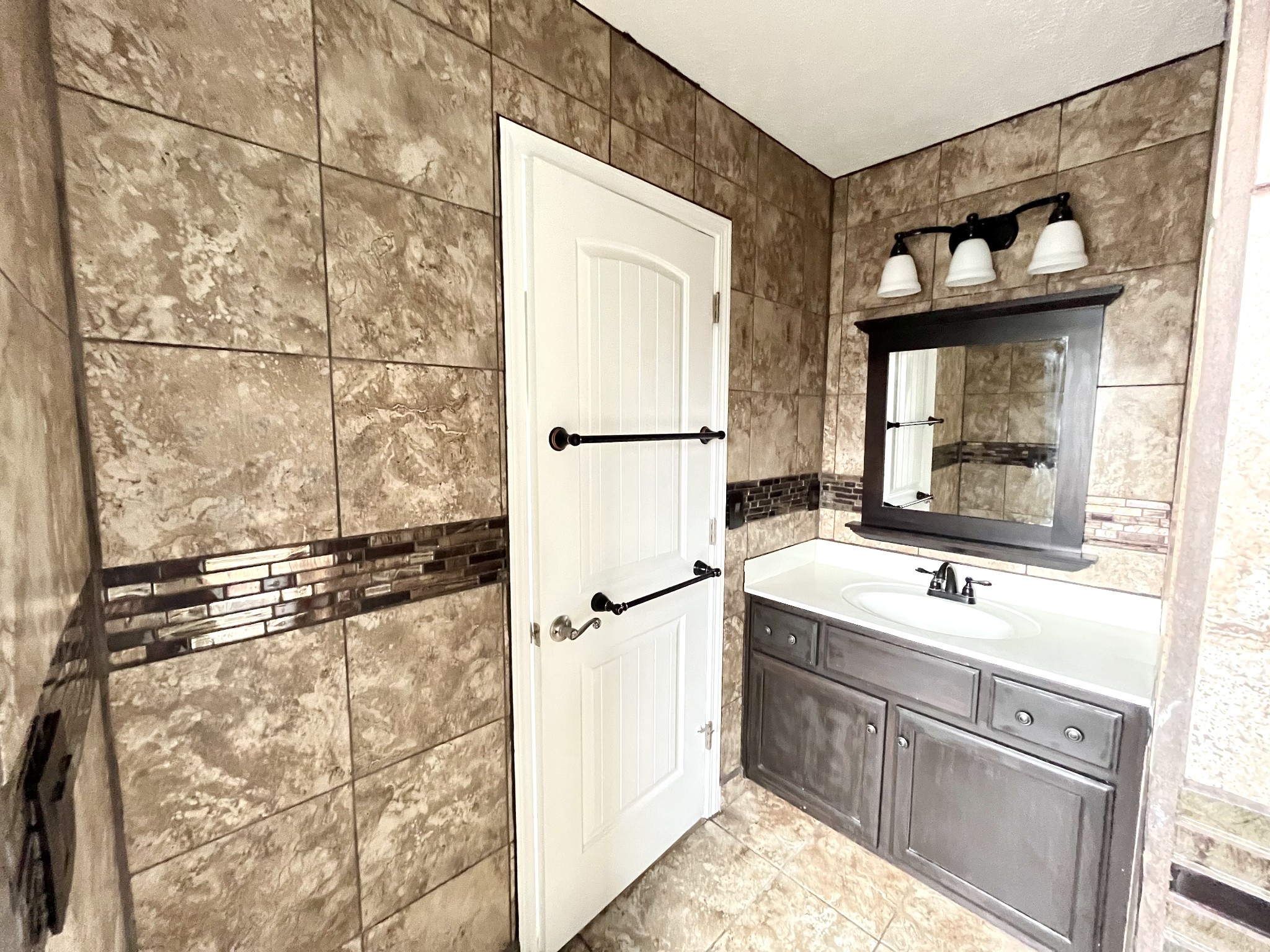 2431 New Holland Cir